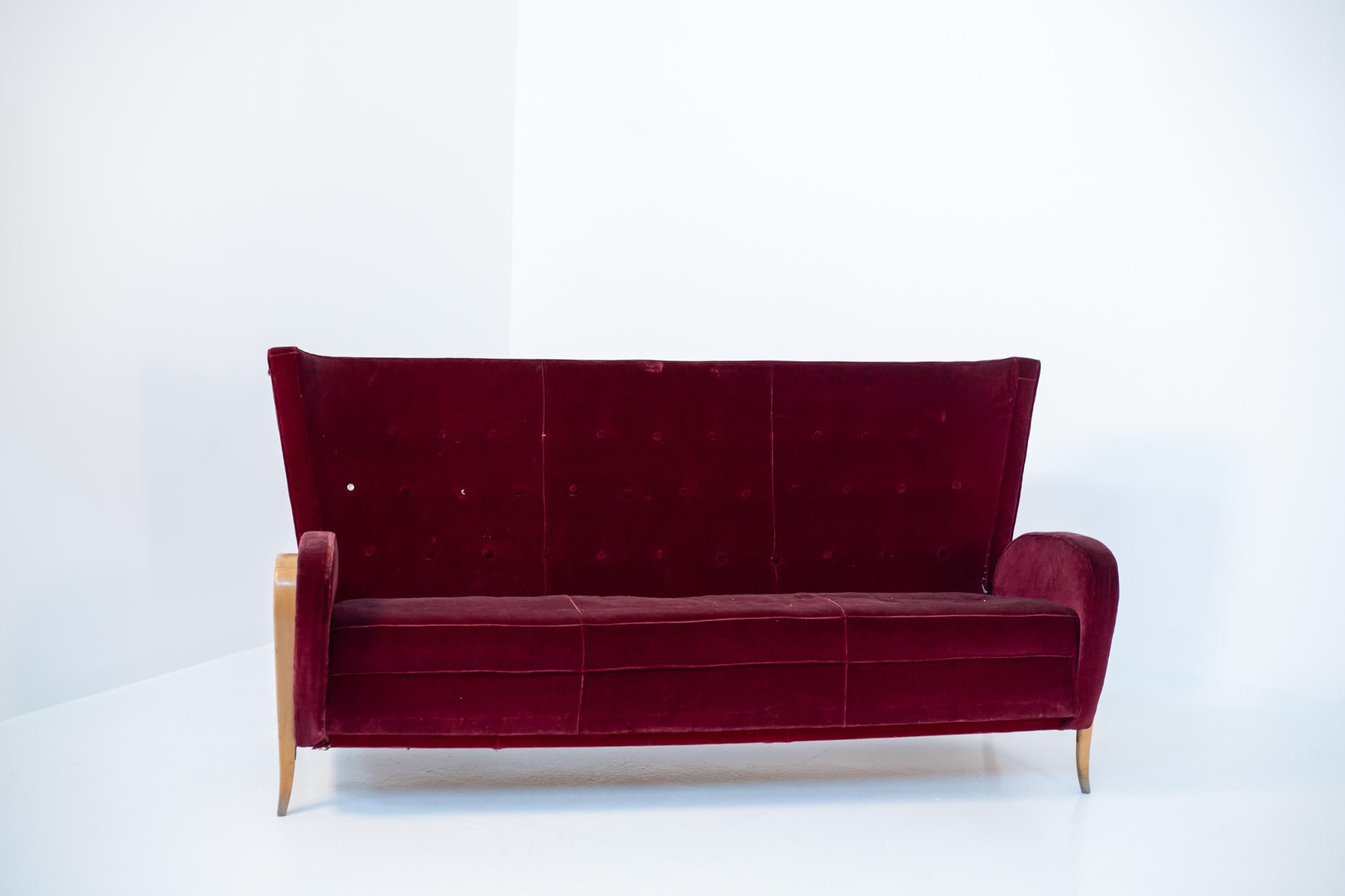 Elegant and refined 1950s Italian sofa attributed to Paolo Buffa. The sofa is in its original 50's condition. The sofa is made of dark red velvet and is in its original condition. The peculiarity of the sofa is in its sinuous and rounded shapes that