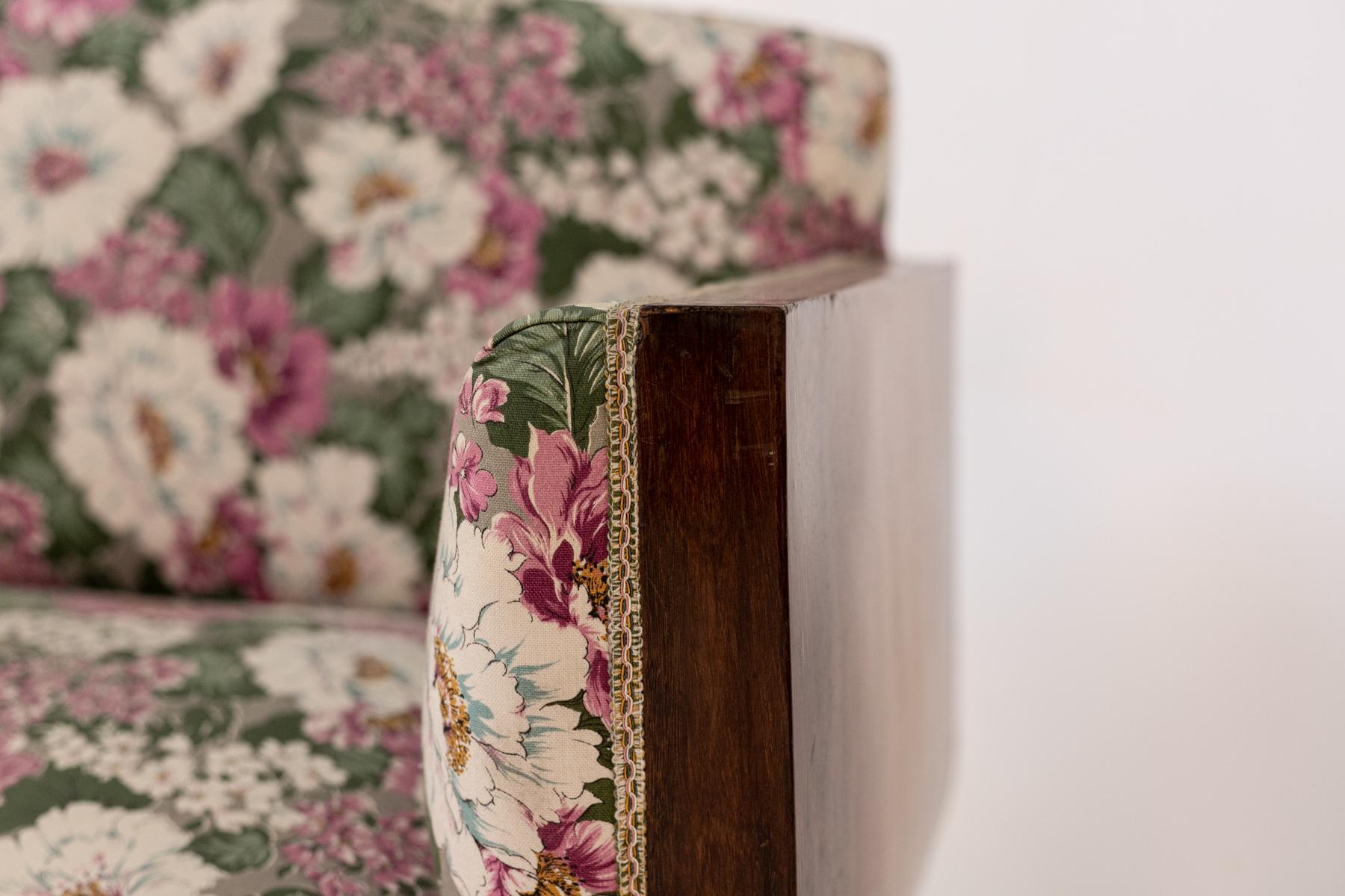 Italian Sofa by Gaetano and Osvaldo Borsani in Wood and Original Fabric 4
