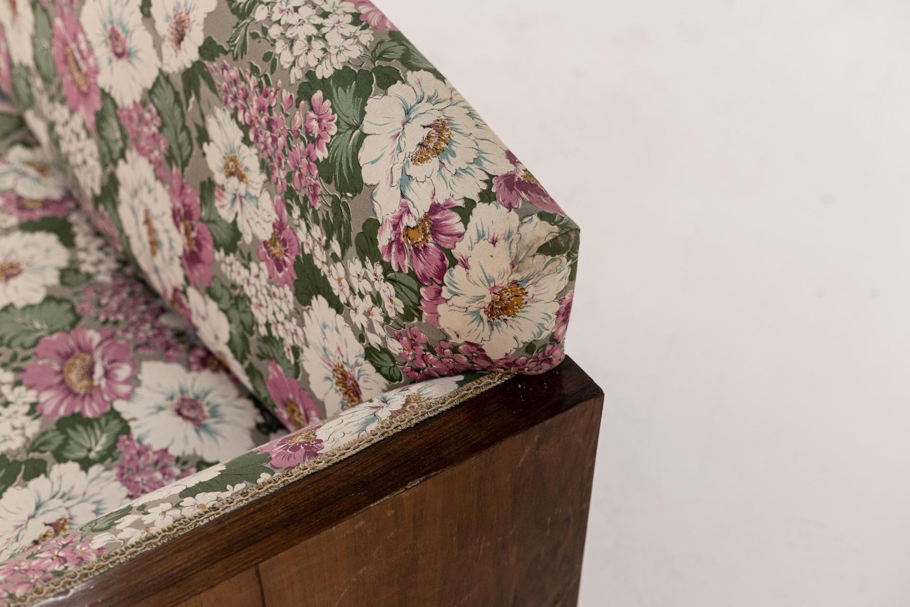 Italian Sofa by Gaetano and Osvaldo Borsani in Wood and Original Fabric 6