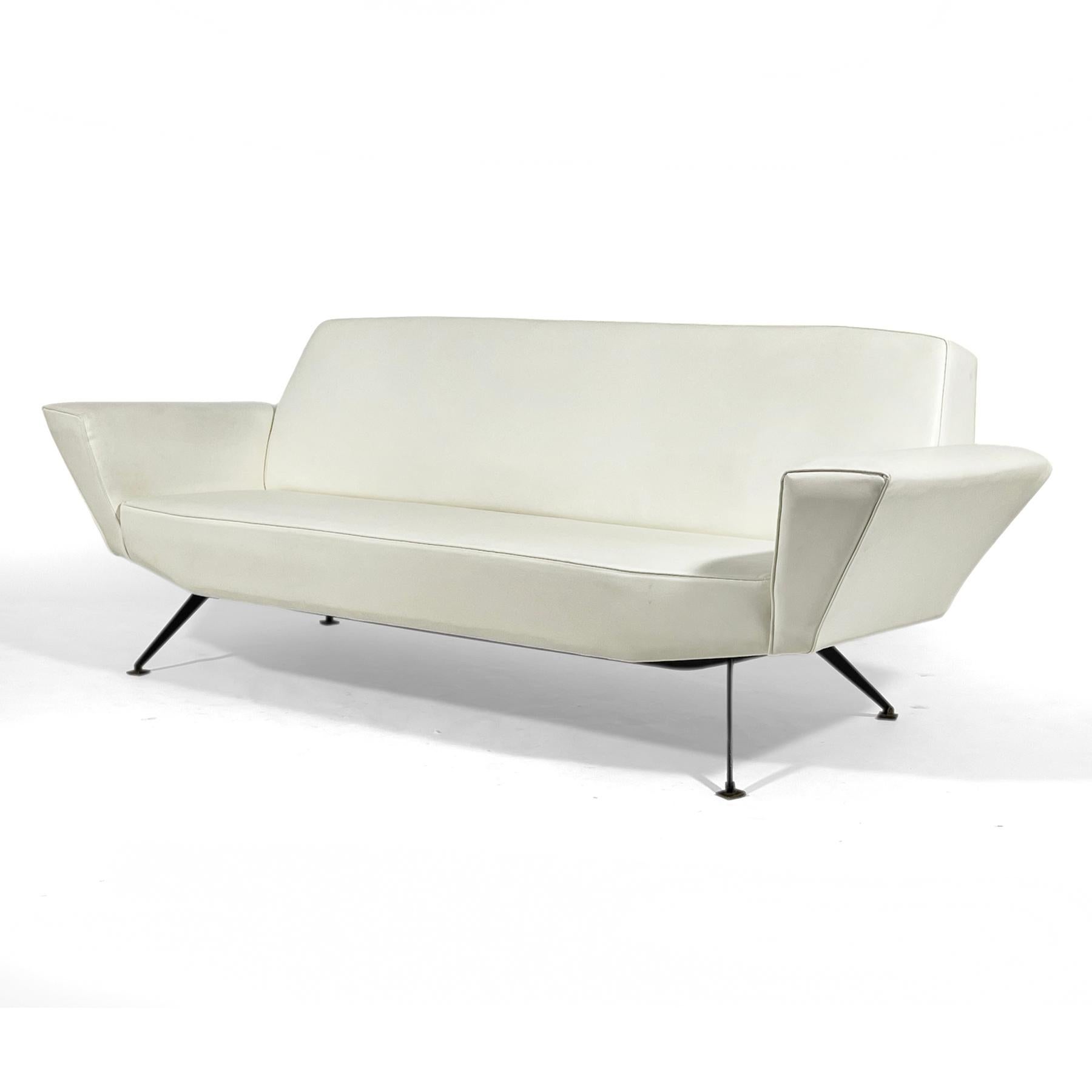 Italian Sofa by Studio Tecnico for Lenzi In Good Condition For Sale In Highland, IN