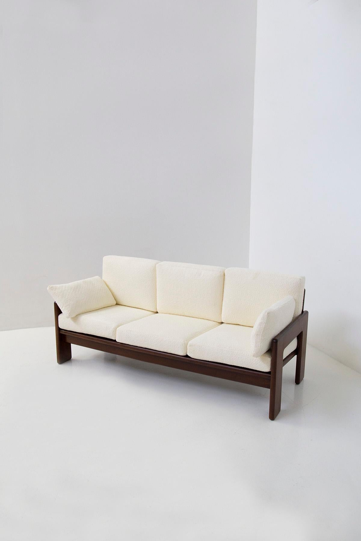 Italian Sofa by Serafino Arrighi in White Bouclé In Good Condition For Sale In Milano, IT