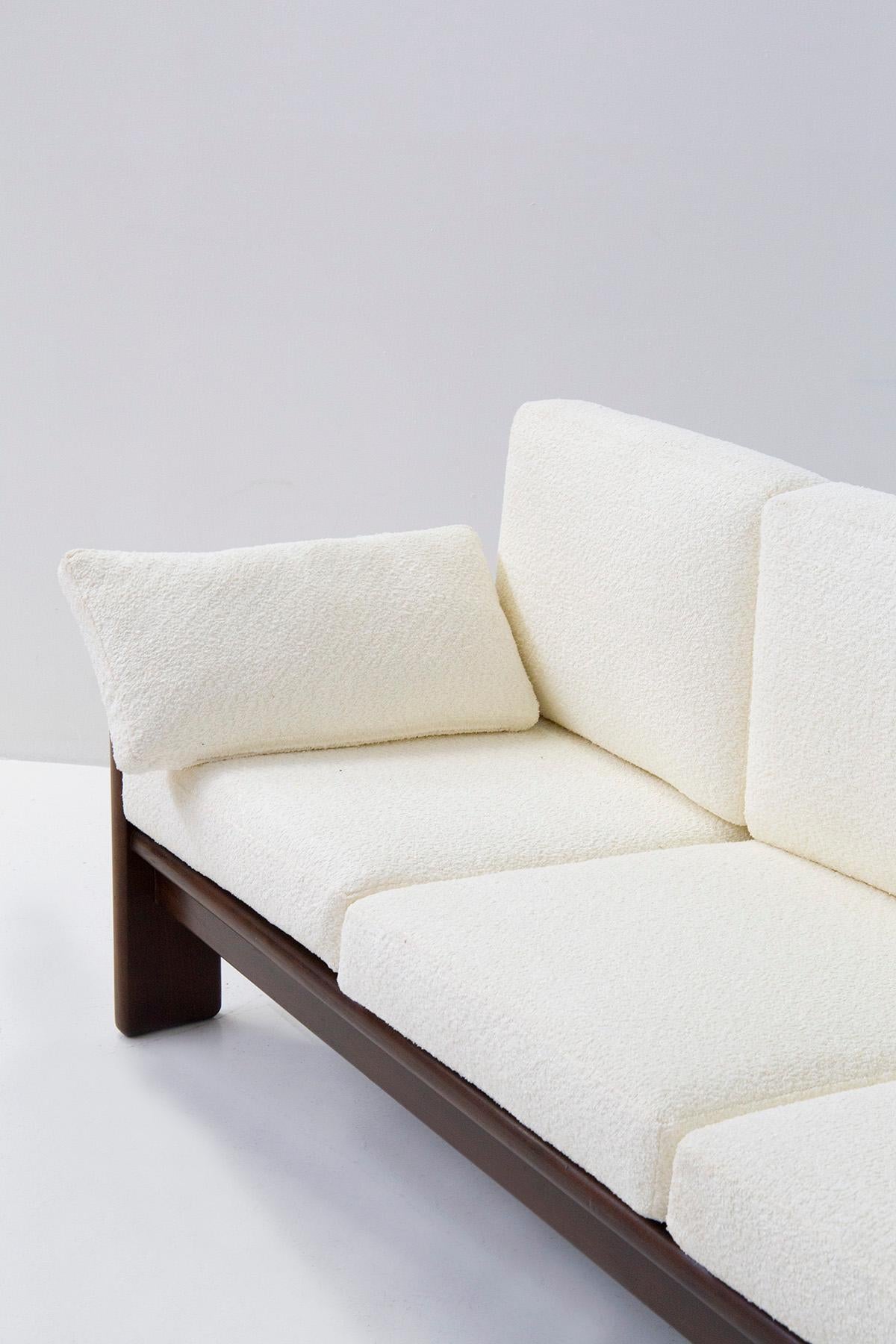 Italian Sofa by Serafino Arrighi in White Bouclé For Sale 3
