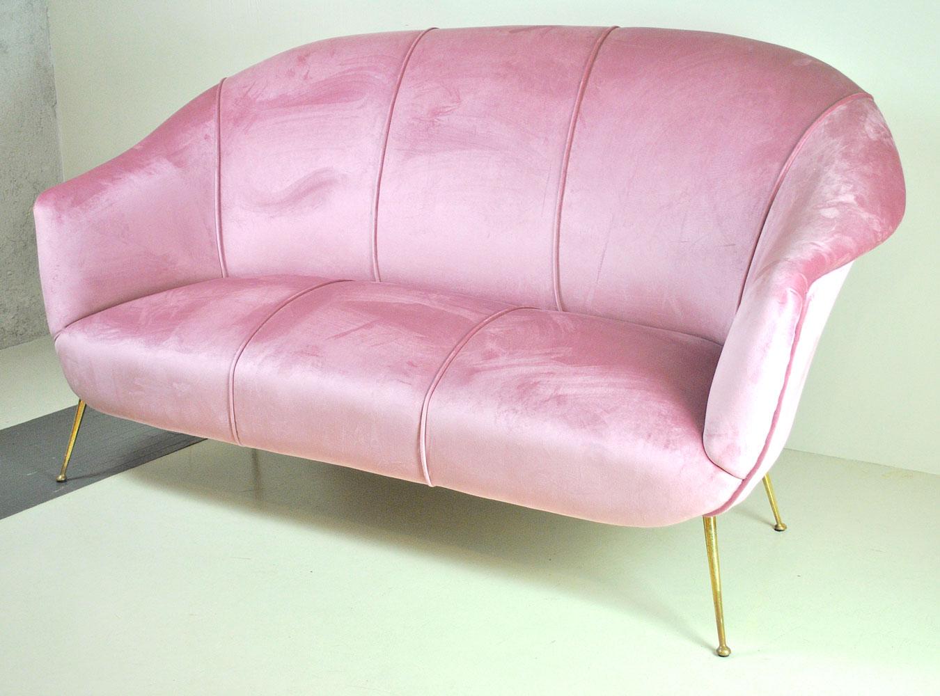 Mid-20th Century Italian Sofa, Early 1960s, in pink velvet and Brass Feet