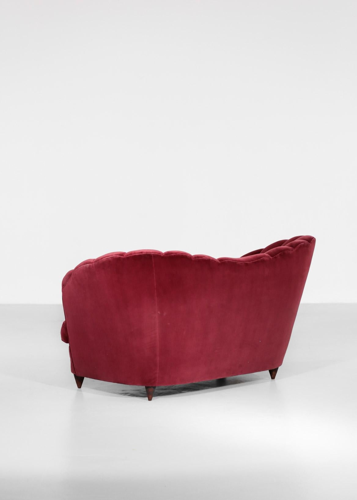 Italian Sofa Gio Ponti Style 1960s Burgundy Velvet For Sale 3