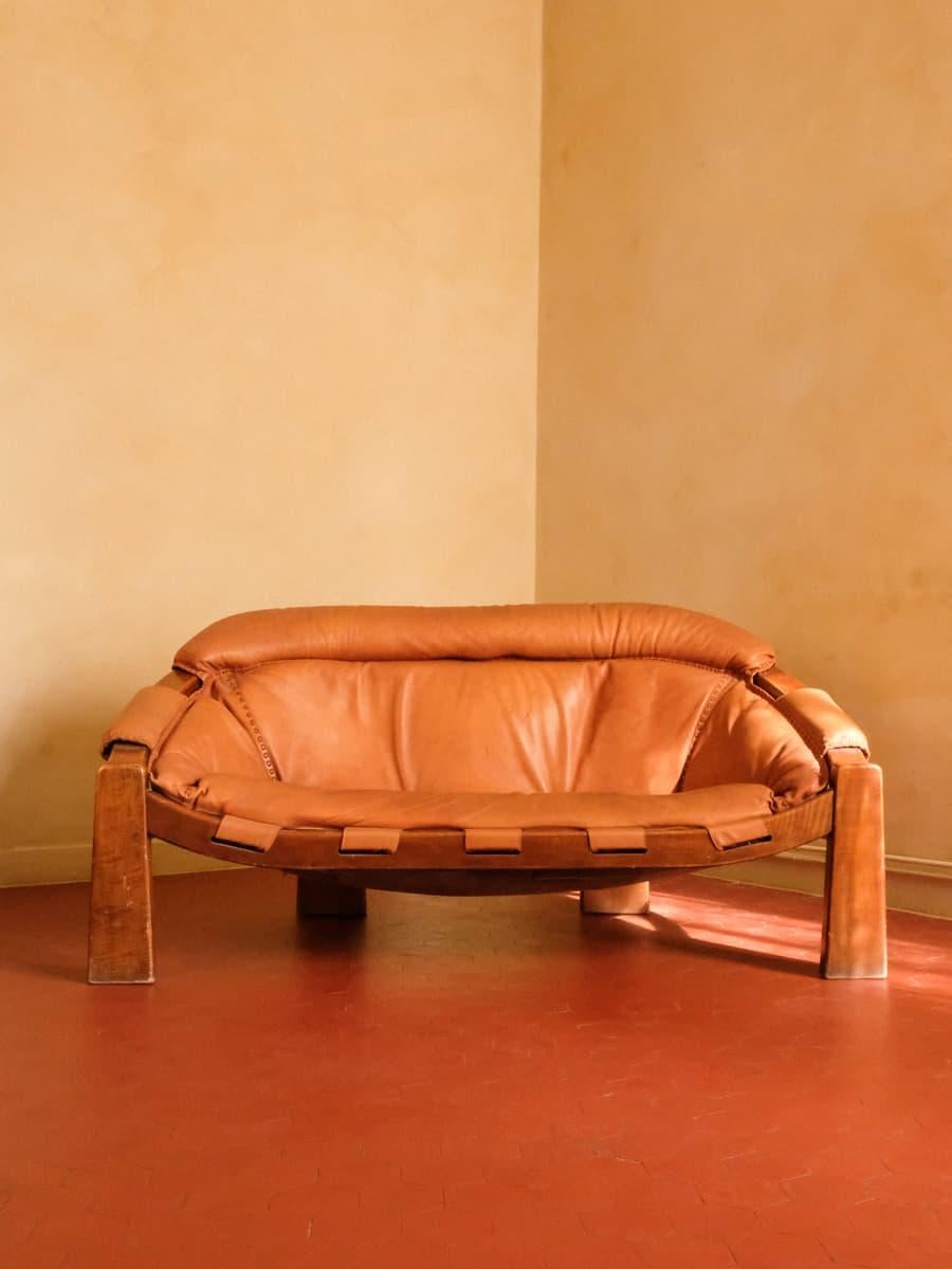 Modern Italian sofa in camel leather by the designer Luciano Frigerio, 1970s