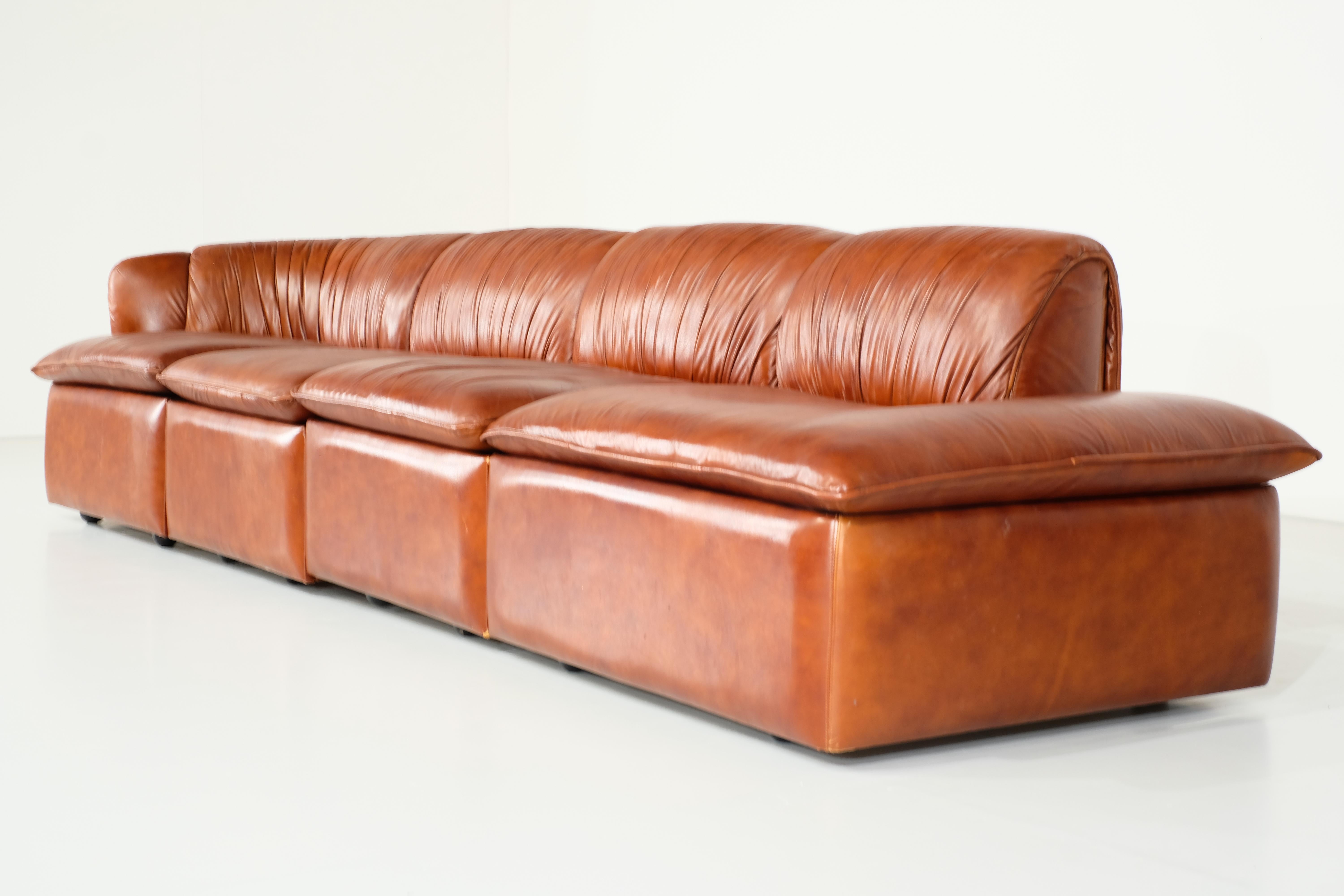 Italian sofa in cognac leather - 1960s In Good Condition In Uccle, Bruxelles