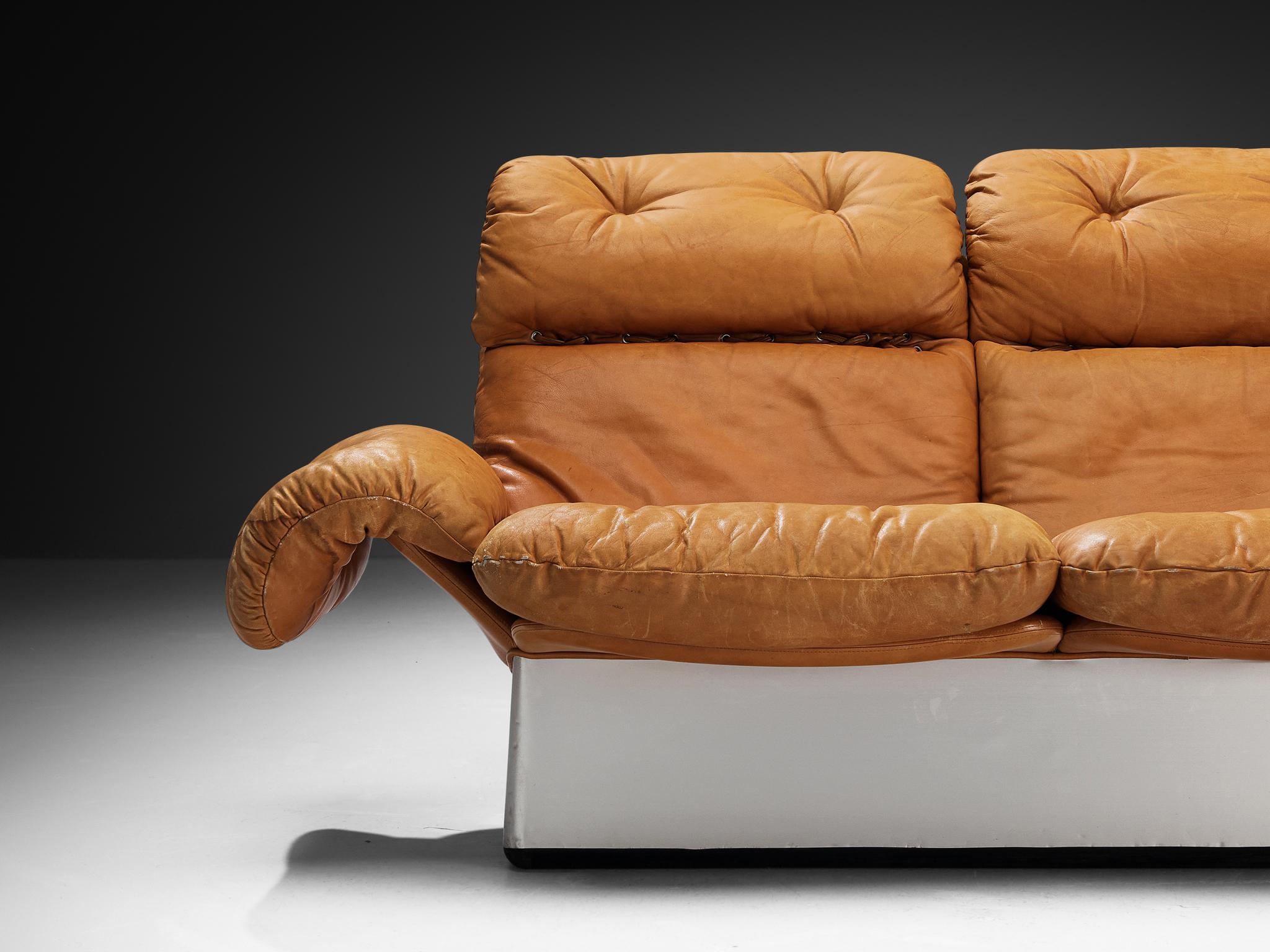 Italian Sofa in Cognac Leather and Aluminum Bon état - En vente à Waalwijk, NL