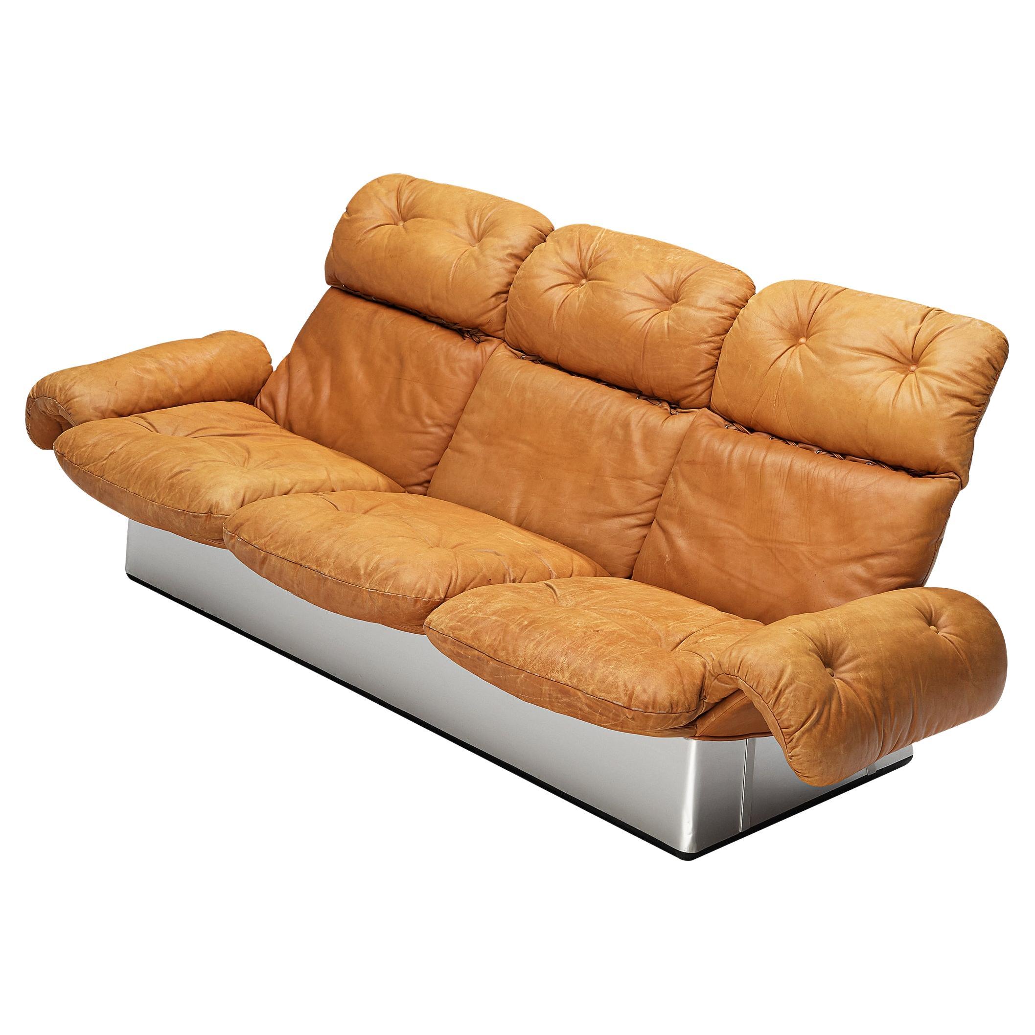 Italienisches Sofa aus cognacfarbenem Leder und Aluminium  im Angebot