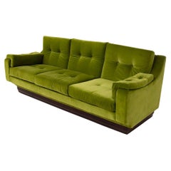 Sofá italiano de terciopelo verde y madera