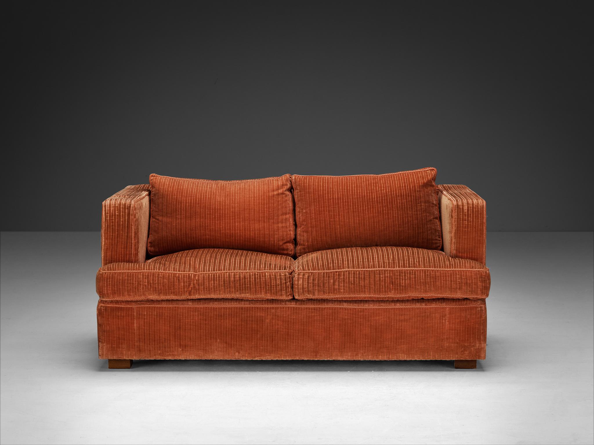 Italian Sofa in Peach Corduroy Velvet  In Good Condition For Sale In Waalwijk, NL