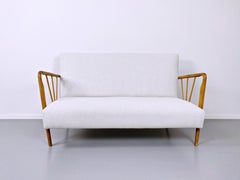 Canapé italien moderne du milieu du siècle dernier dans le style de Paolo Buffa, tissu blanc