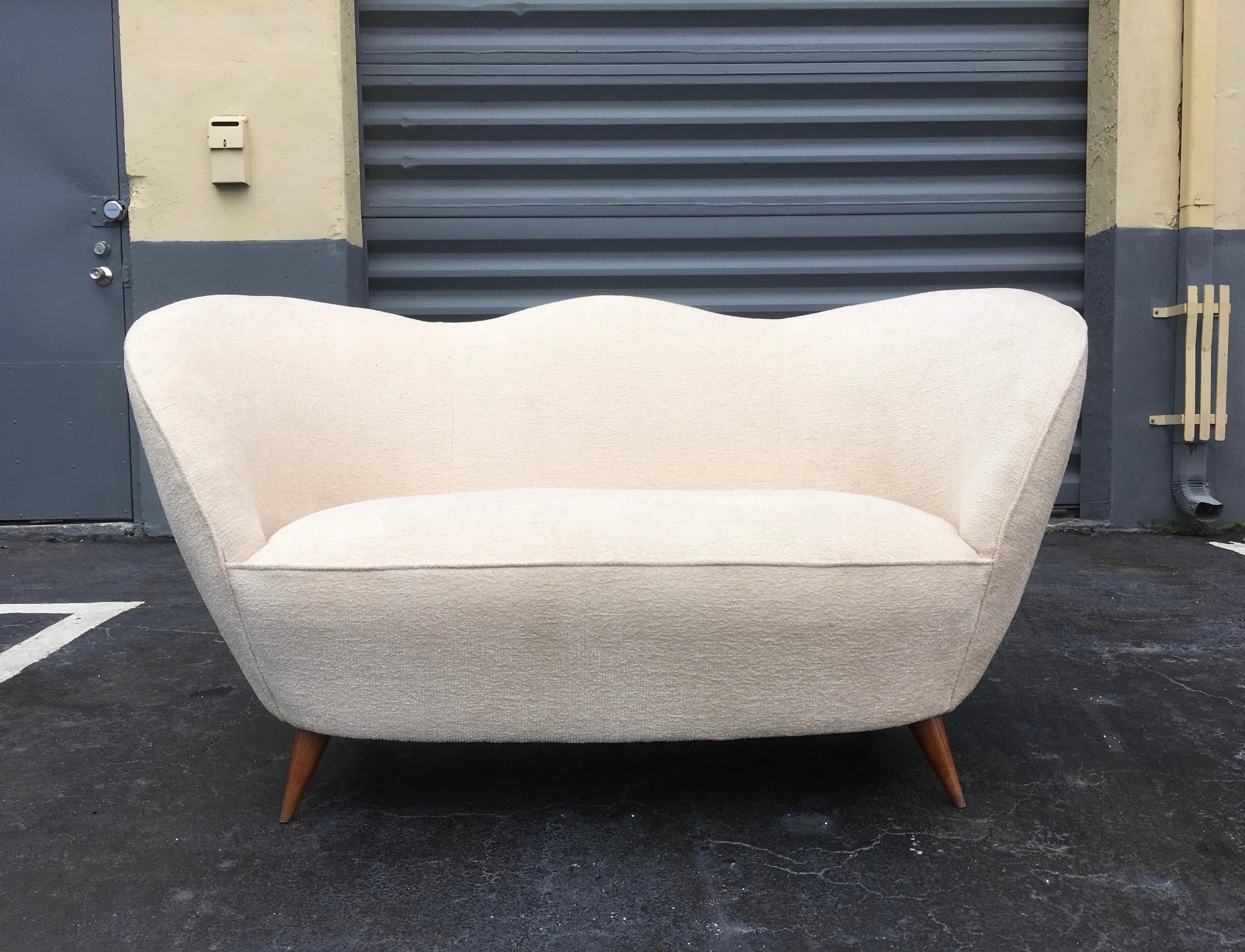 Italian Sofa in the Style of Gio Ponti, 1950s For Sale 1