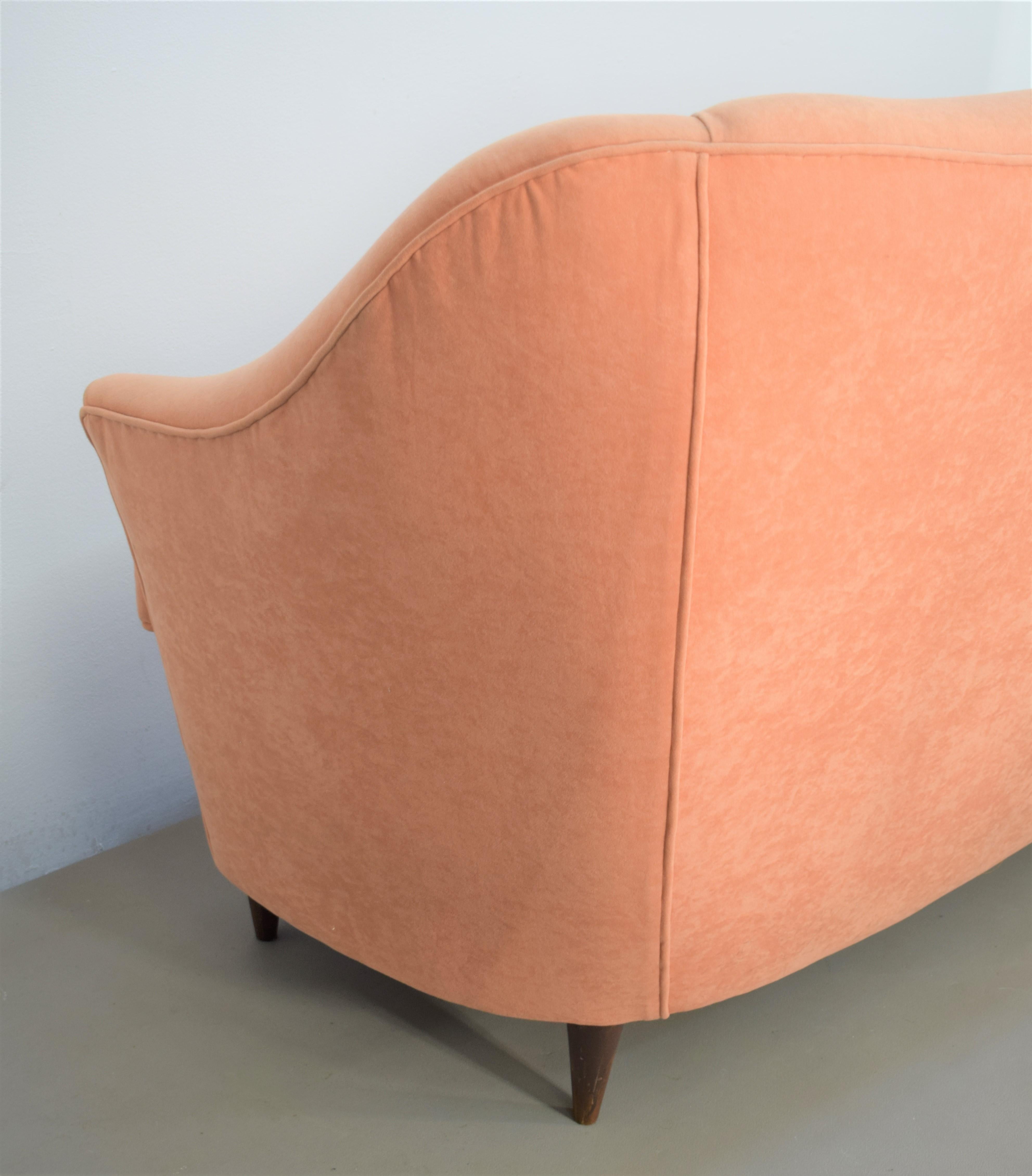 Italian Sofa in the Style of Gio Ponti for Casa E Giardino, 1950s For Sale 4