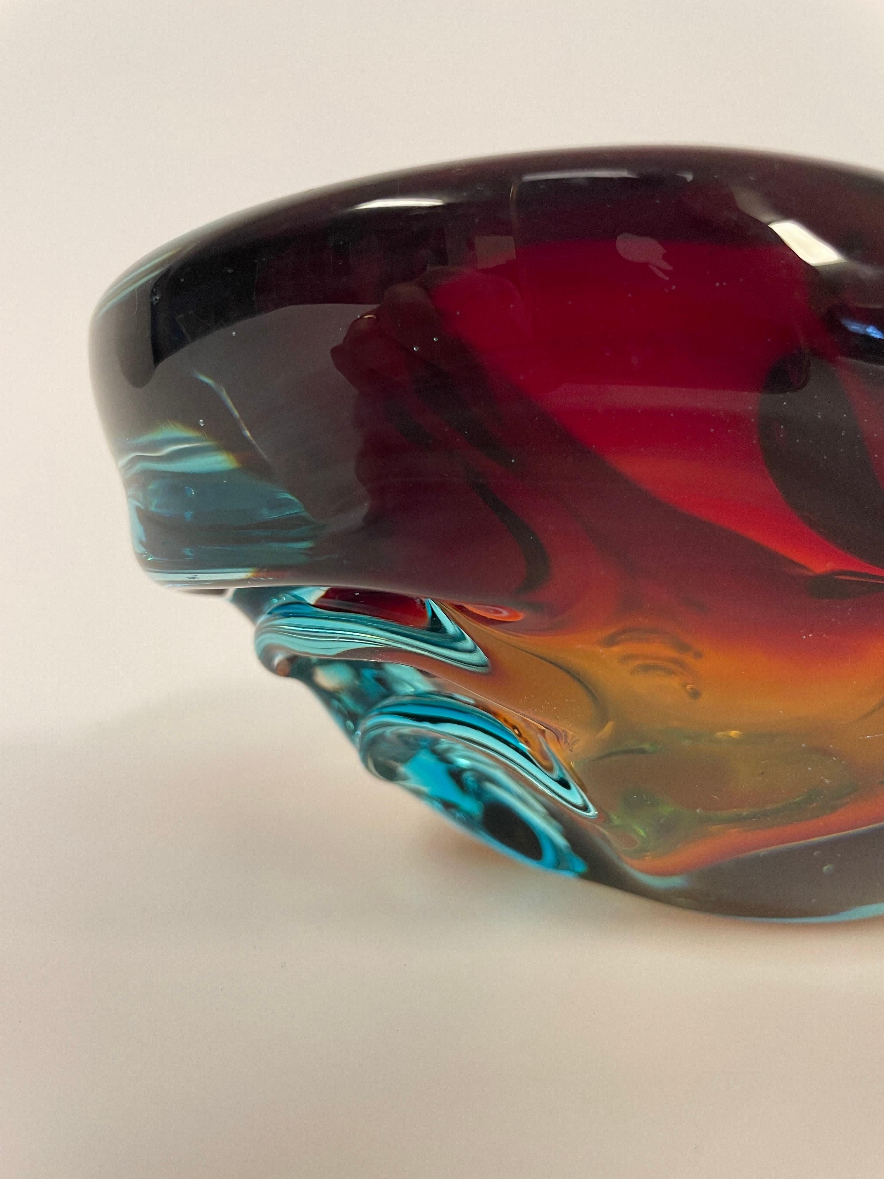 Italian Soft Shaped Tricolor Art Glass Ashtray by Alfredo Barbini for Murano For Sale 4