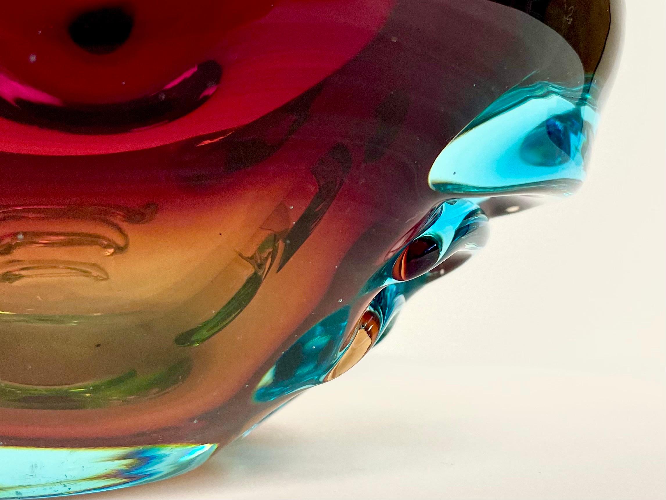 Italian Soft Shaped Tricolor Art Glass Ashtray by Alfredo Barbini for Murano For Sale 5