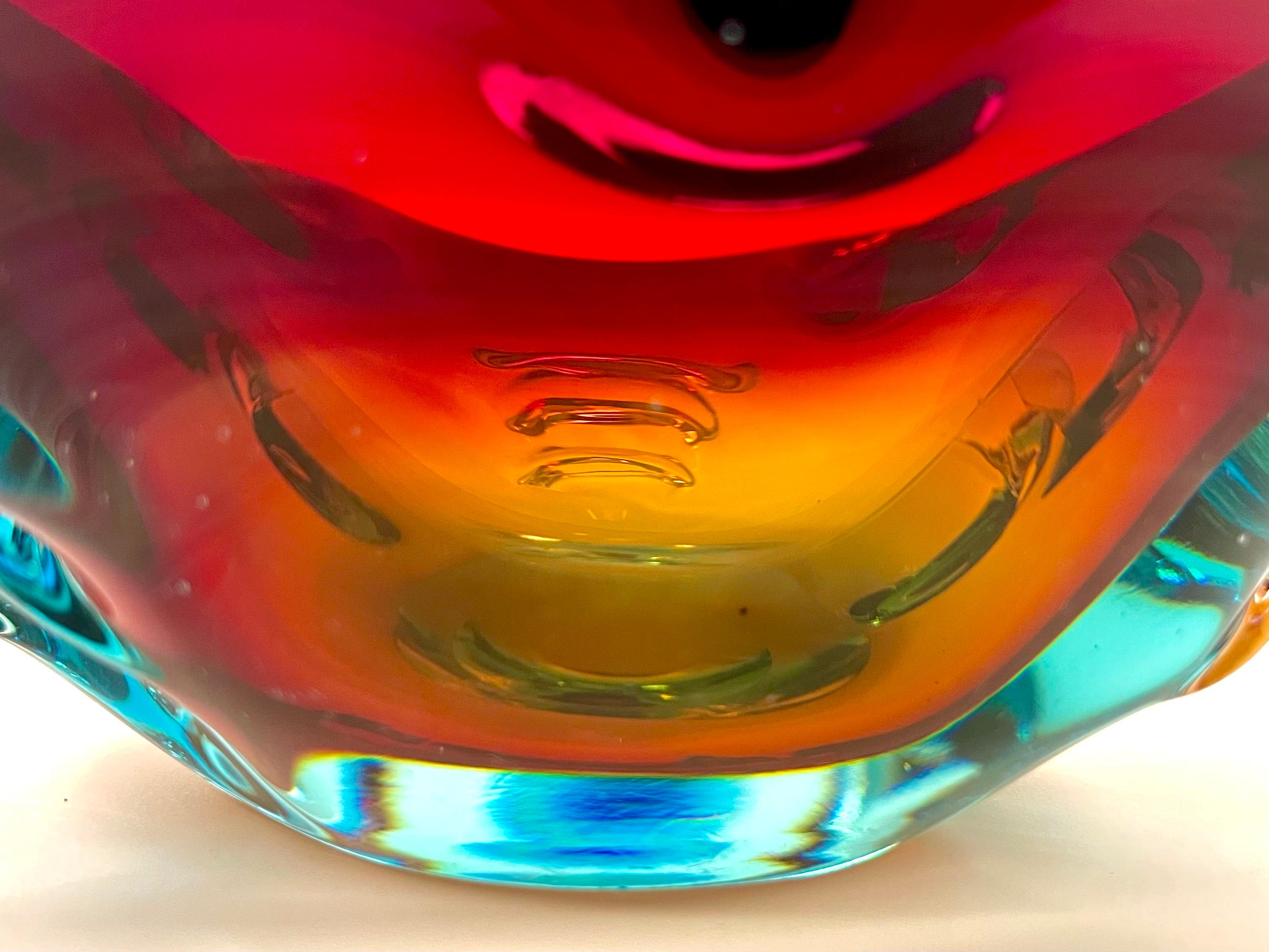 Italian Soft Shaped Tricolor Art Glass Ashtray by Alfredo Barbini for Murano For Sale 6