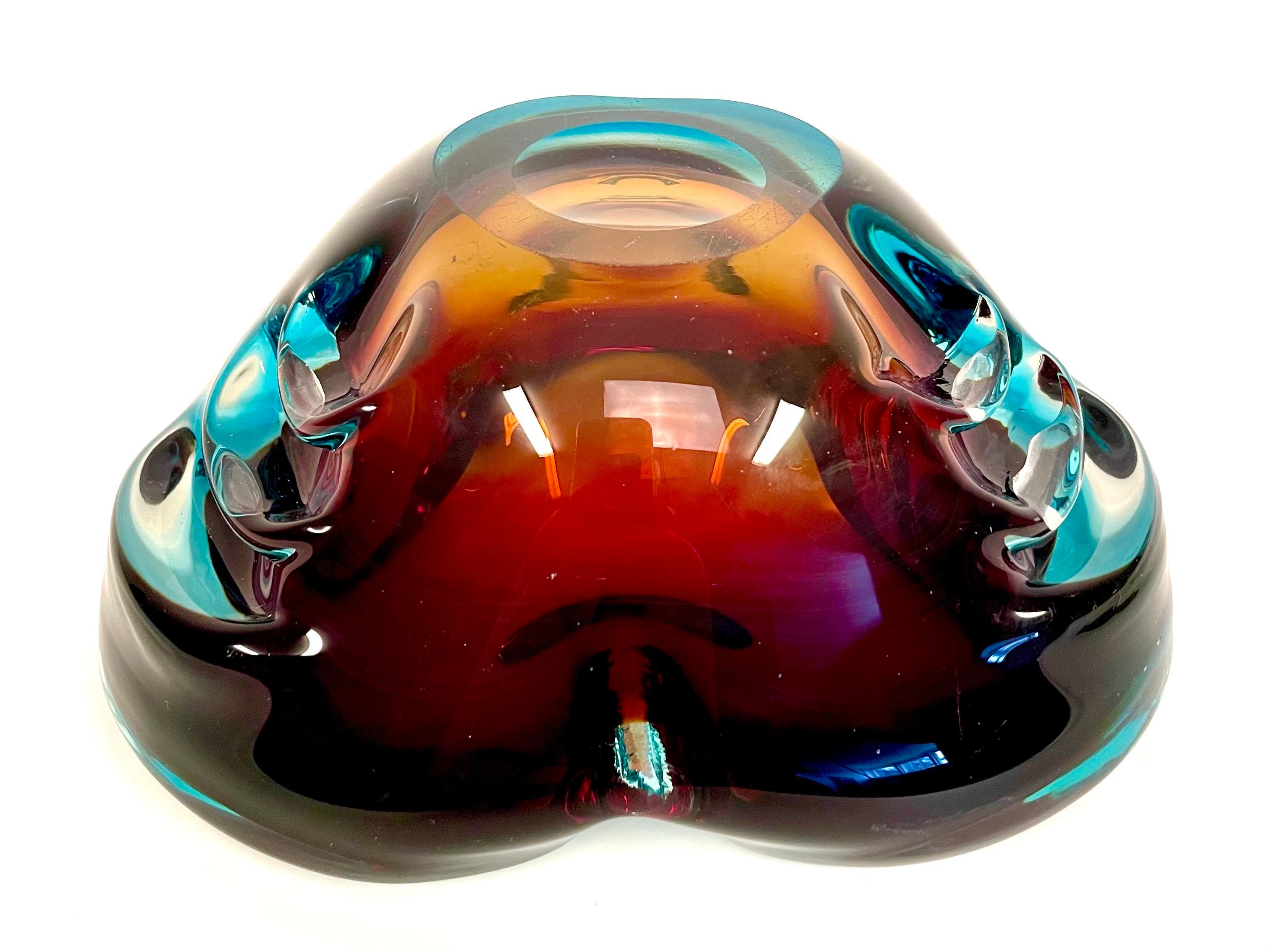 Cendrier italien en verre d'art tricolore de forme douce d'Alfredo Barbini pour Murano en vente 8