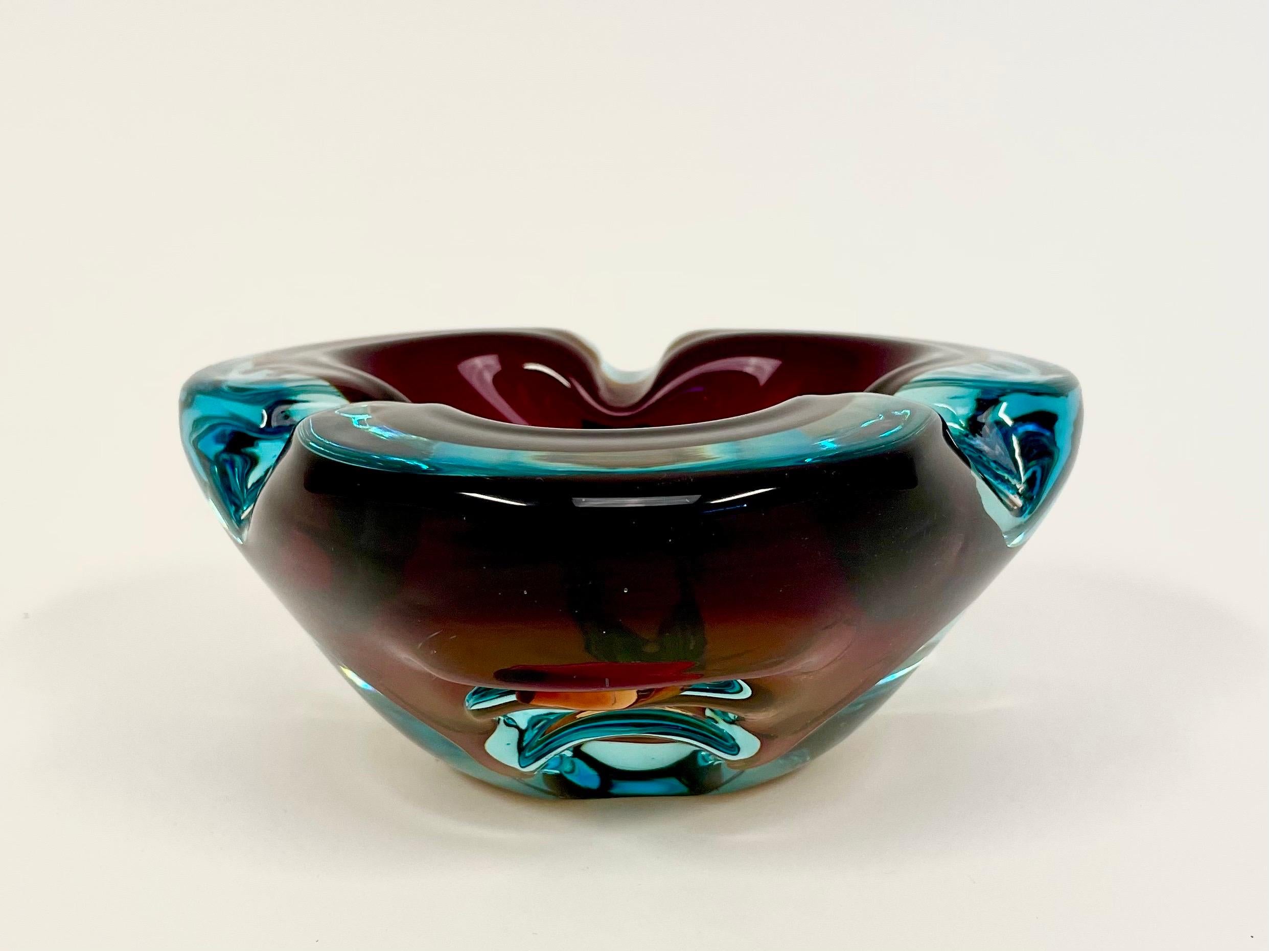 Mid-Century Modern Italian Soft Shaped Tricolor Art Glass Ashtray by Alfredo Barbini for Murano For Sale