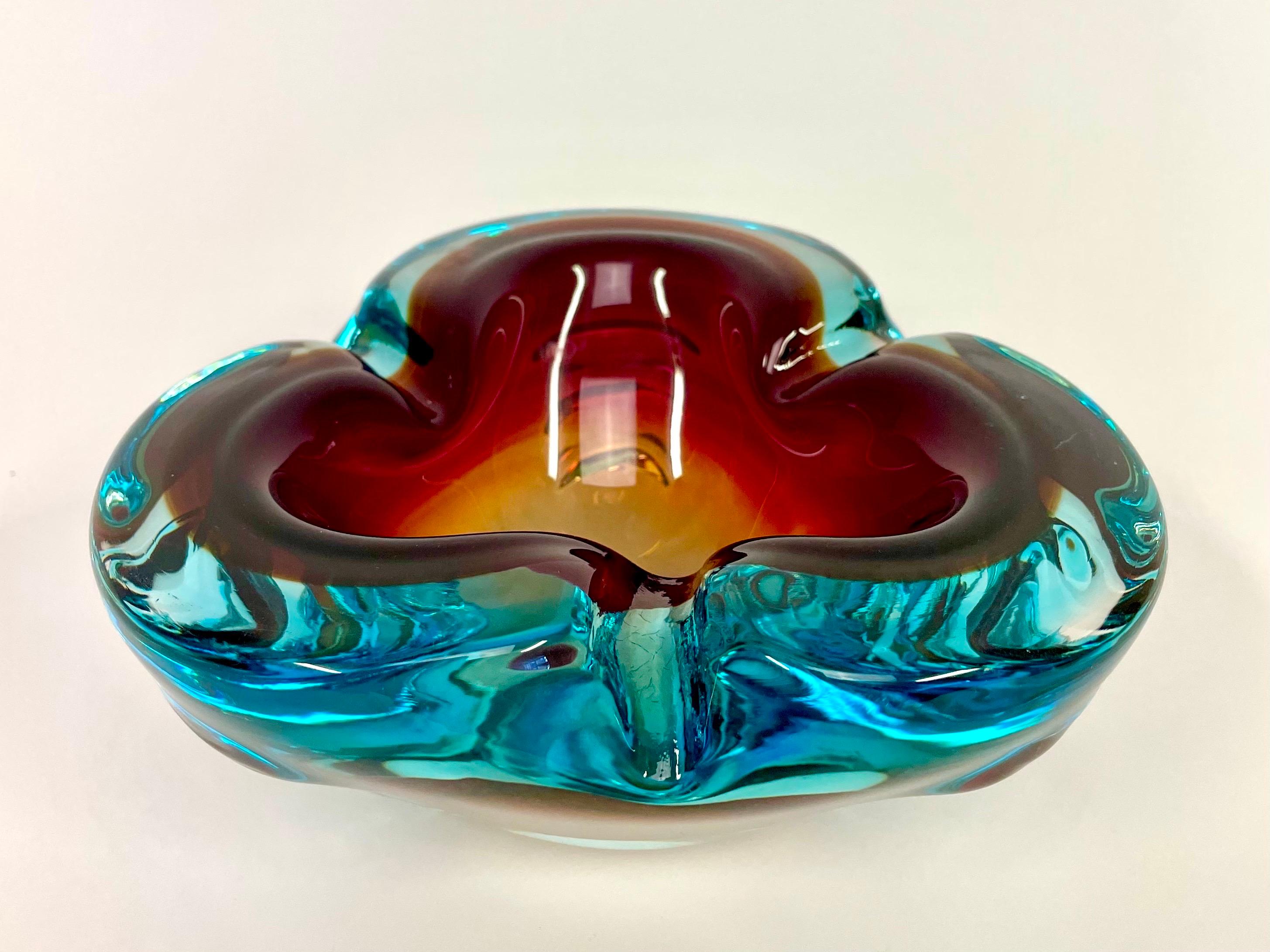 Hand-Crafted Italian Soft Shaped Tricolor Art Glass Ashtray by Alfredo Barbini for Murano For Sale