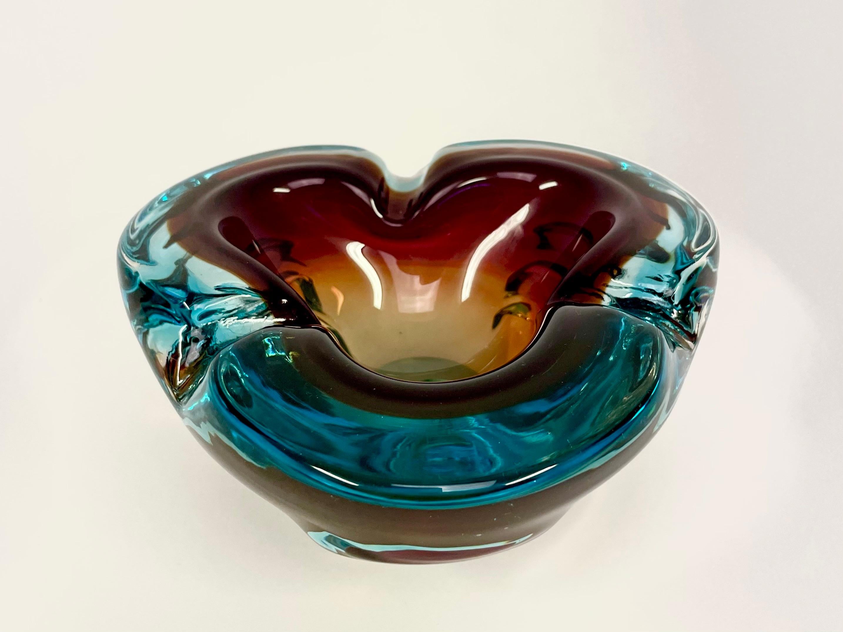 20th Century Italian Soft Shaped Tricolor Art Glass Ashtray by Alfredo Barbini for Murano For Sale