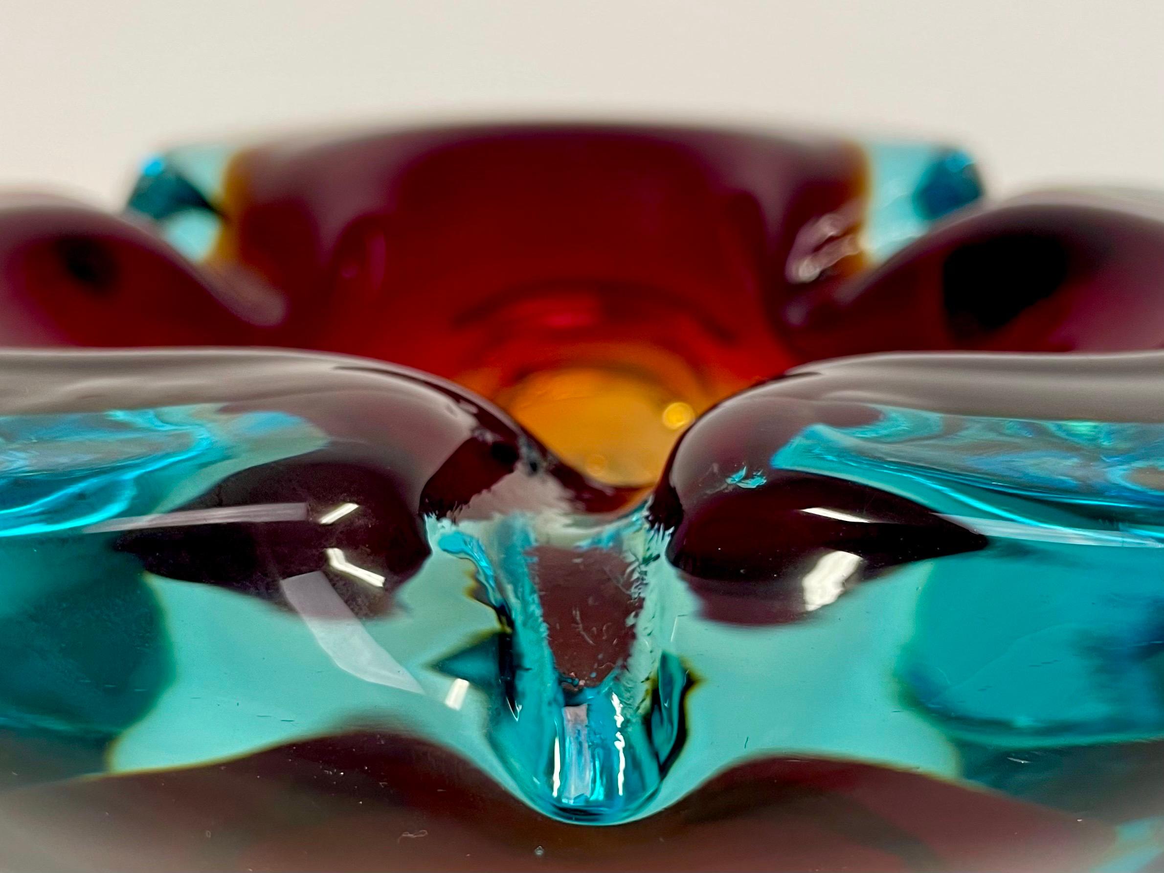 Italian Soft Shaped Tricolor Art Glass Ashtray by Alfredo Barbini for Murano For Sale 2