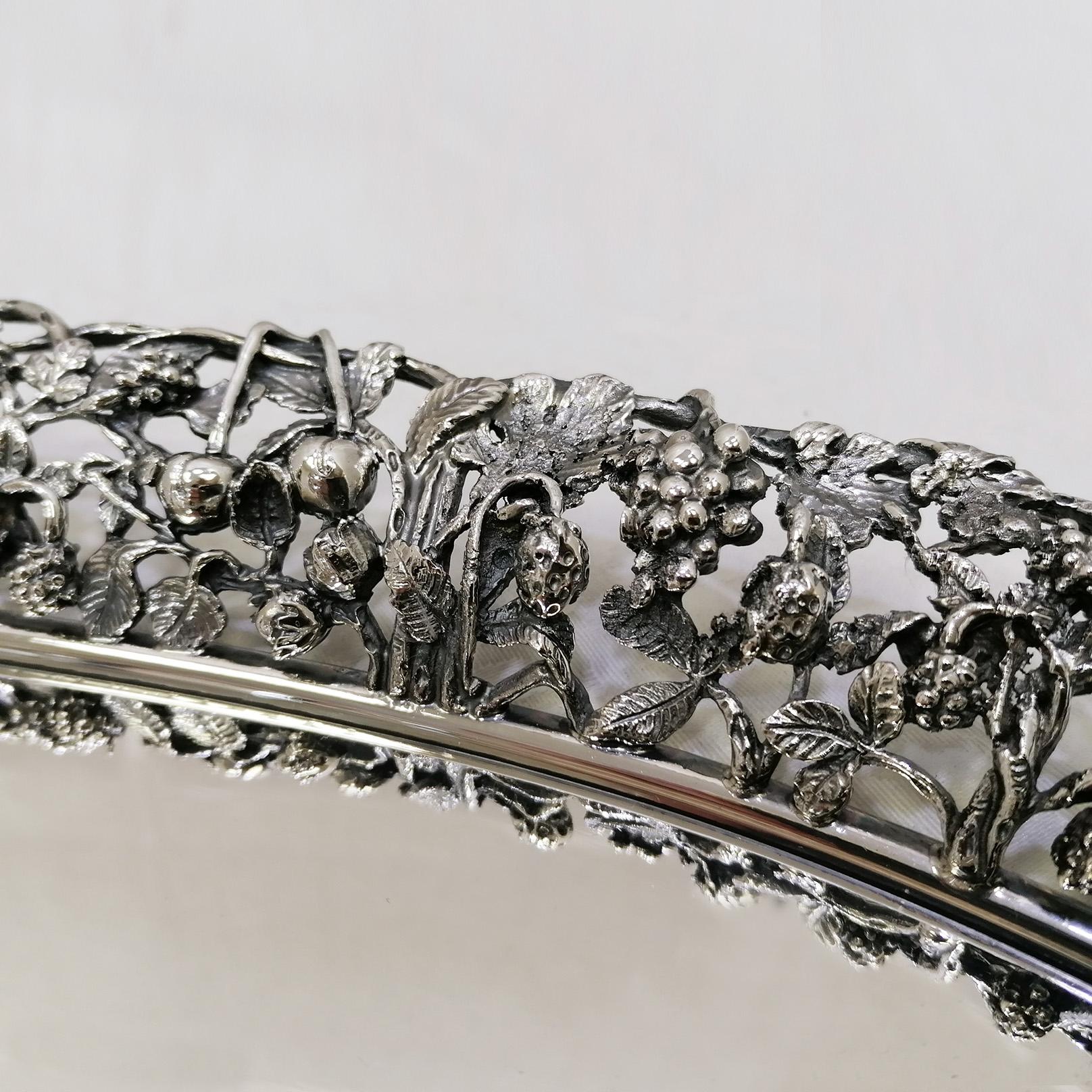 Italian Sold 800 Silver big Tray with Fruit Edge in vendita 3
