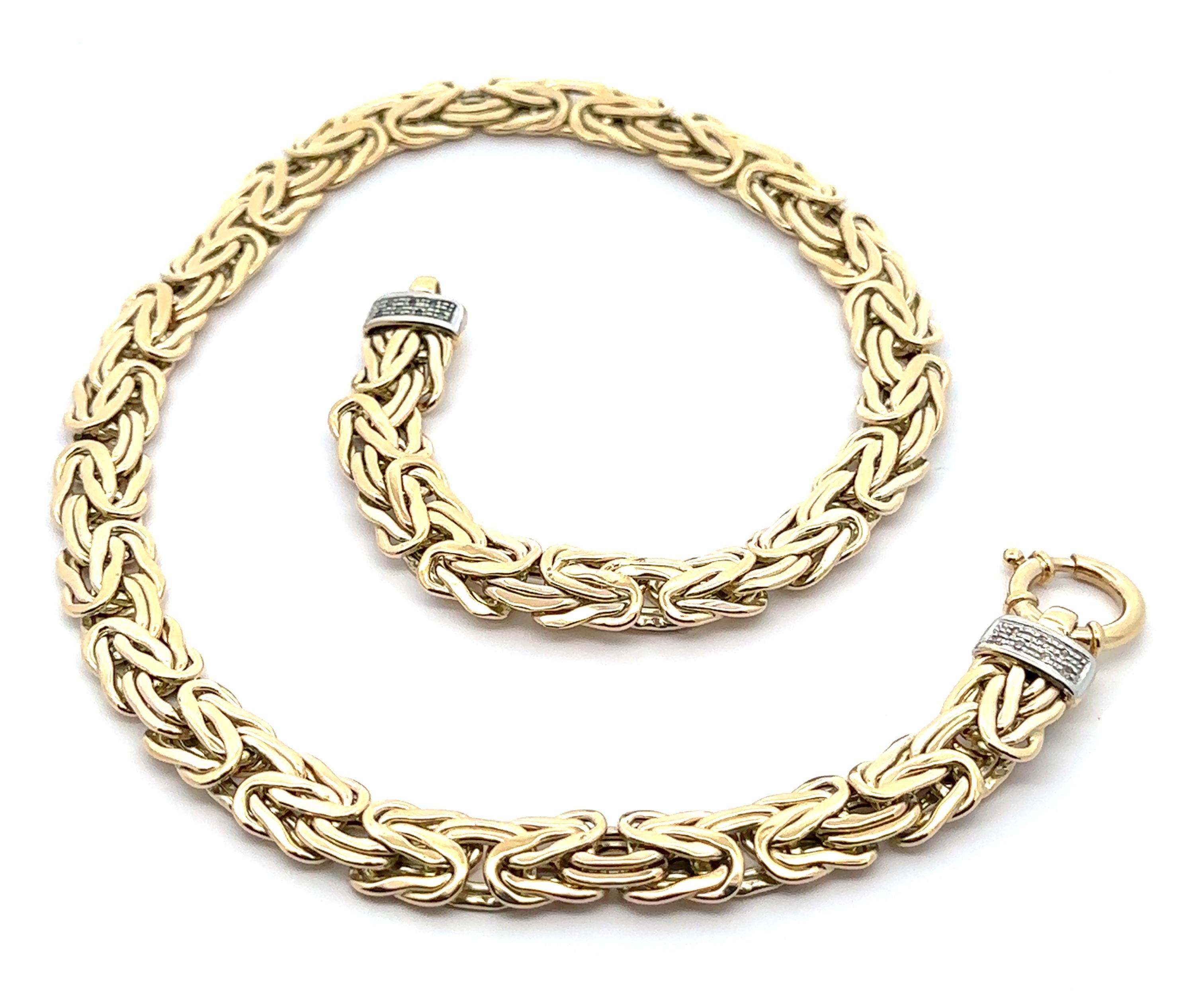 --Pietre: --
(14) Diamanti naturali autentici - taglio singolo - incastonati - diamanti bianchi - accenti sull'area della chiusura

Materiale: Oro giallo massiccio 10k con accenti in oro bianco
Peso: 28,87 grammi
Tipo di catena: A Link Bizantino