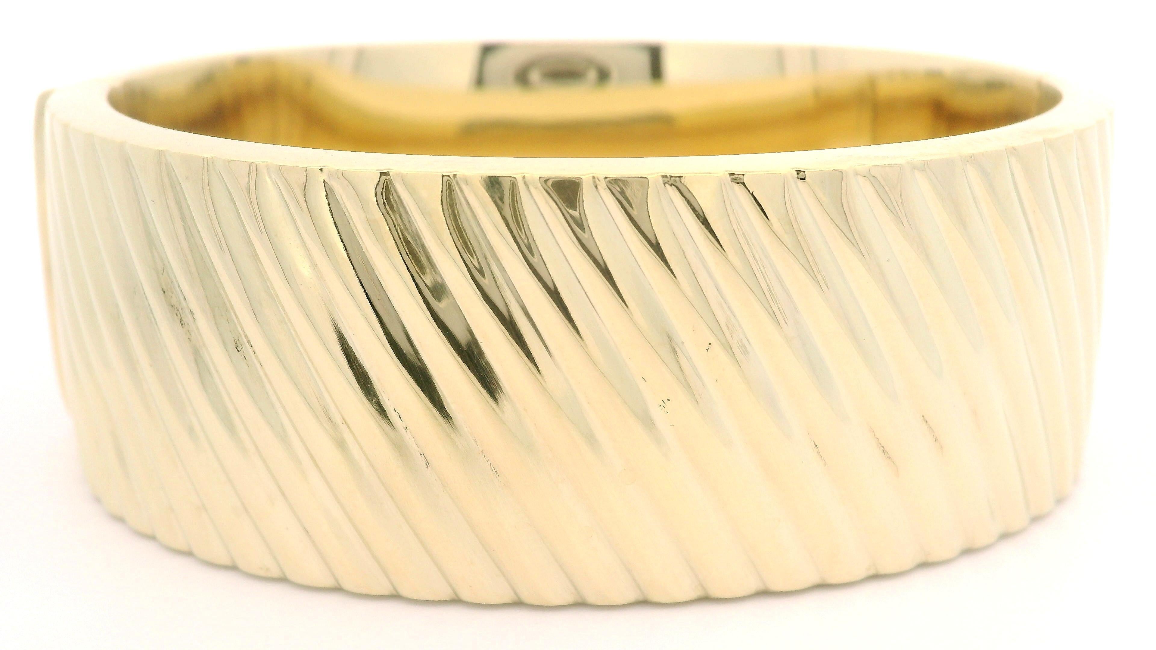 Bracelet jonc à charnières italien en or jaune massif 14 carats, large et rainuré de 25,2 mm en vente 6