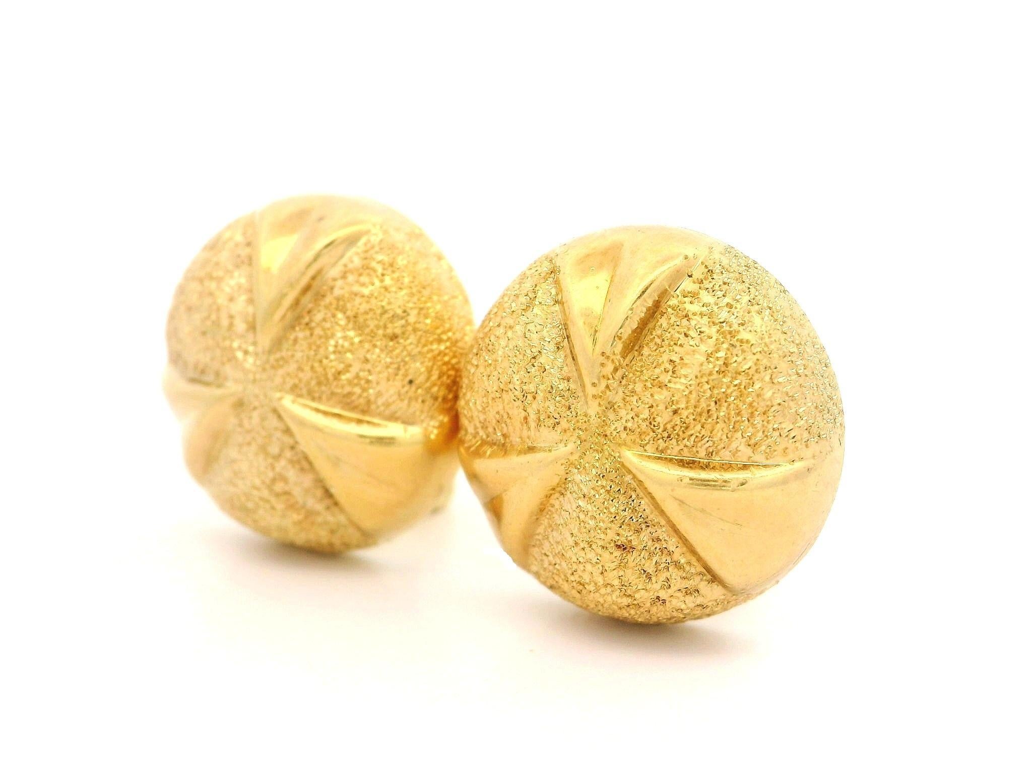 Donna Orecchini Omega a bottone classici in oro giallo 18k massiccio italiano con doppia finitura in vendita