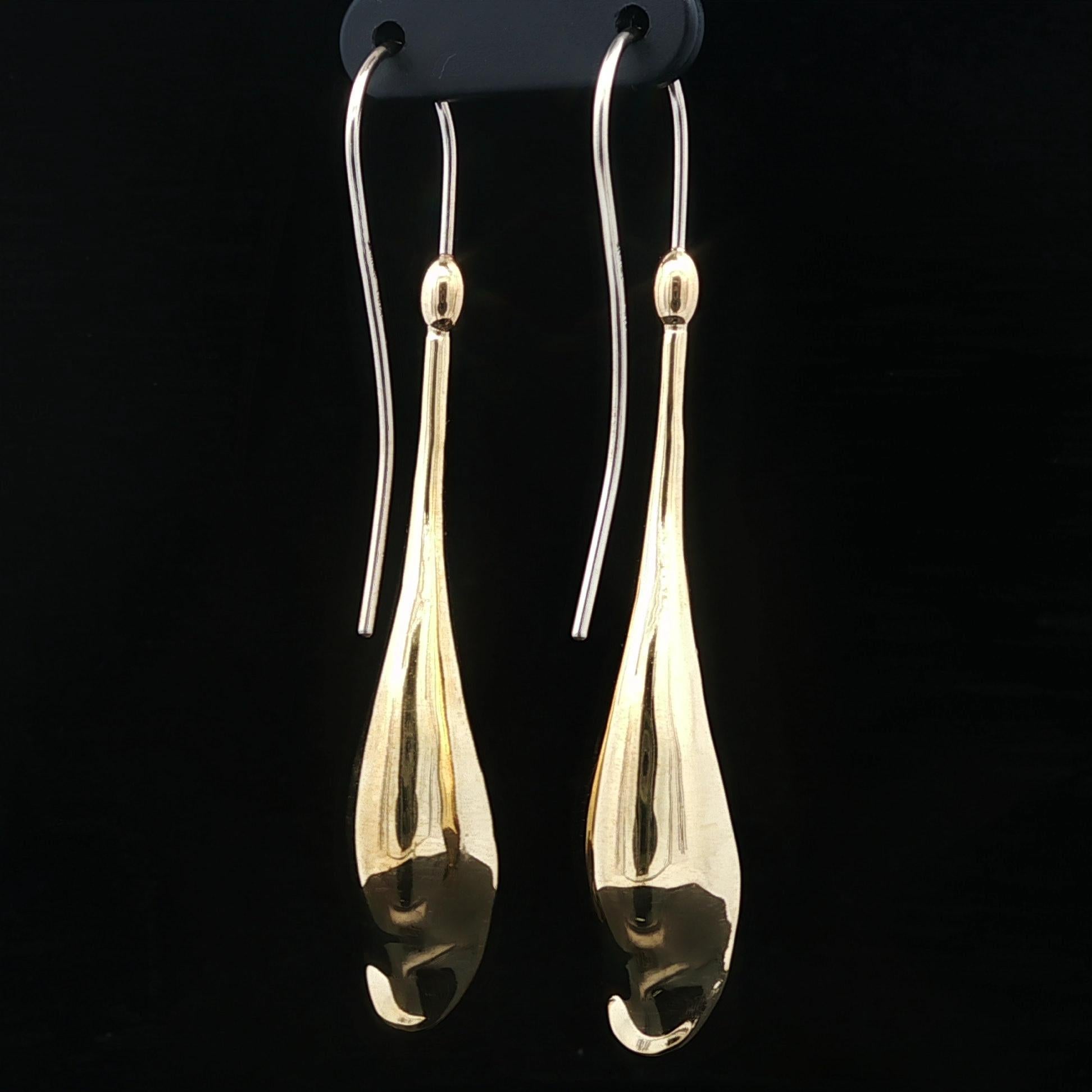 Italian Solid 18k Yellow Gold Long Leaf Dangle Drop Hook Earrings For Sale 1