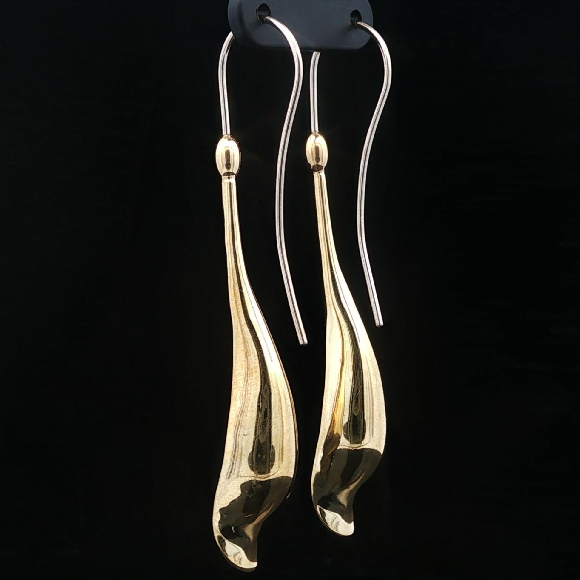 Italian Solid 18k Yellow Gold Long Leaf Dangle Drop Hook Earrings For Sale 2