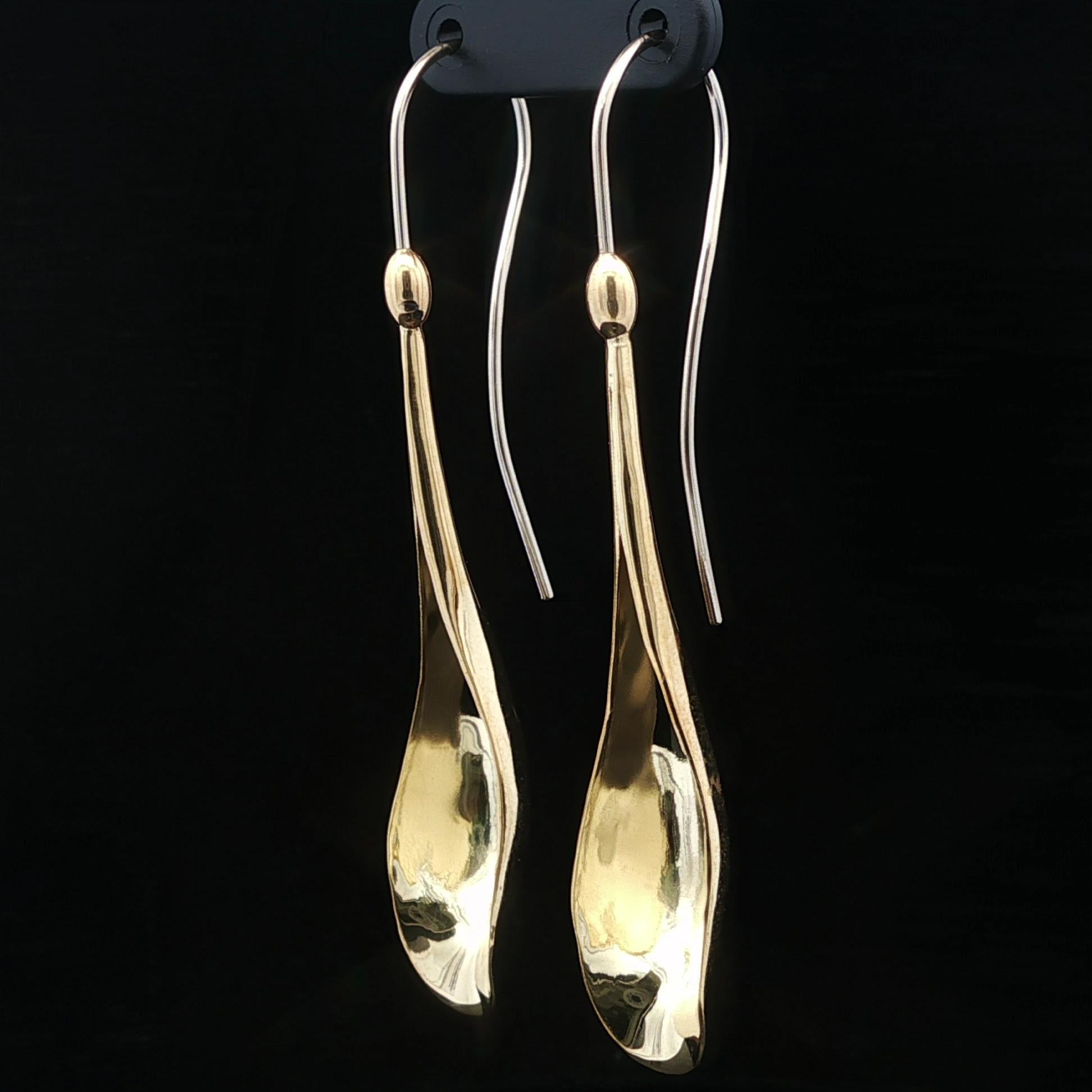 Italian Solid 18k Yellow Gold Long Leaf Dangle Drop Hook Earrings For Sale 3