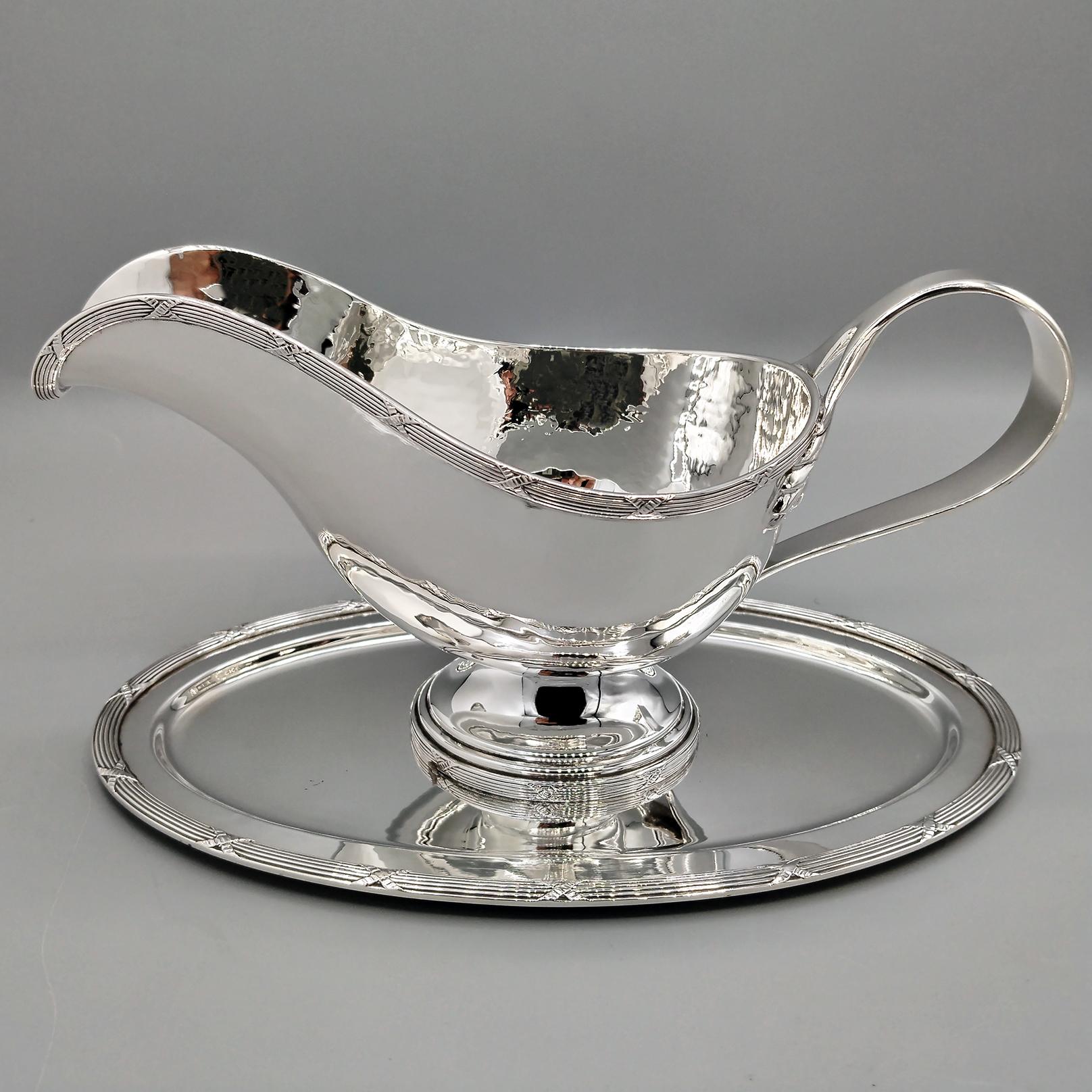 Italienisch Massiv 800 Silber Louis XVI Stile Sauciere mit Souce Löffel (Geschmiedet) im Angebot
