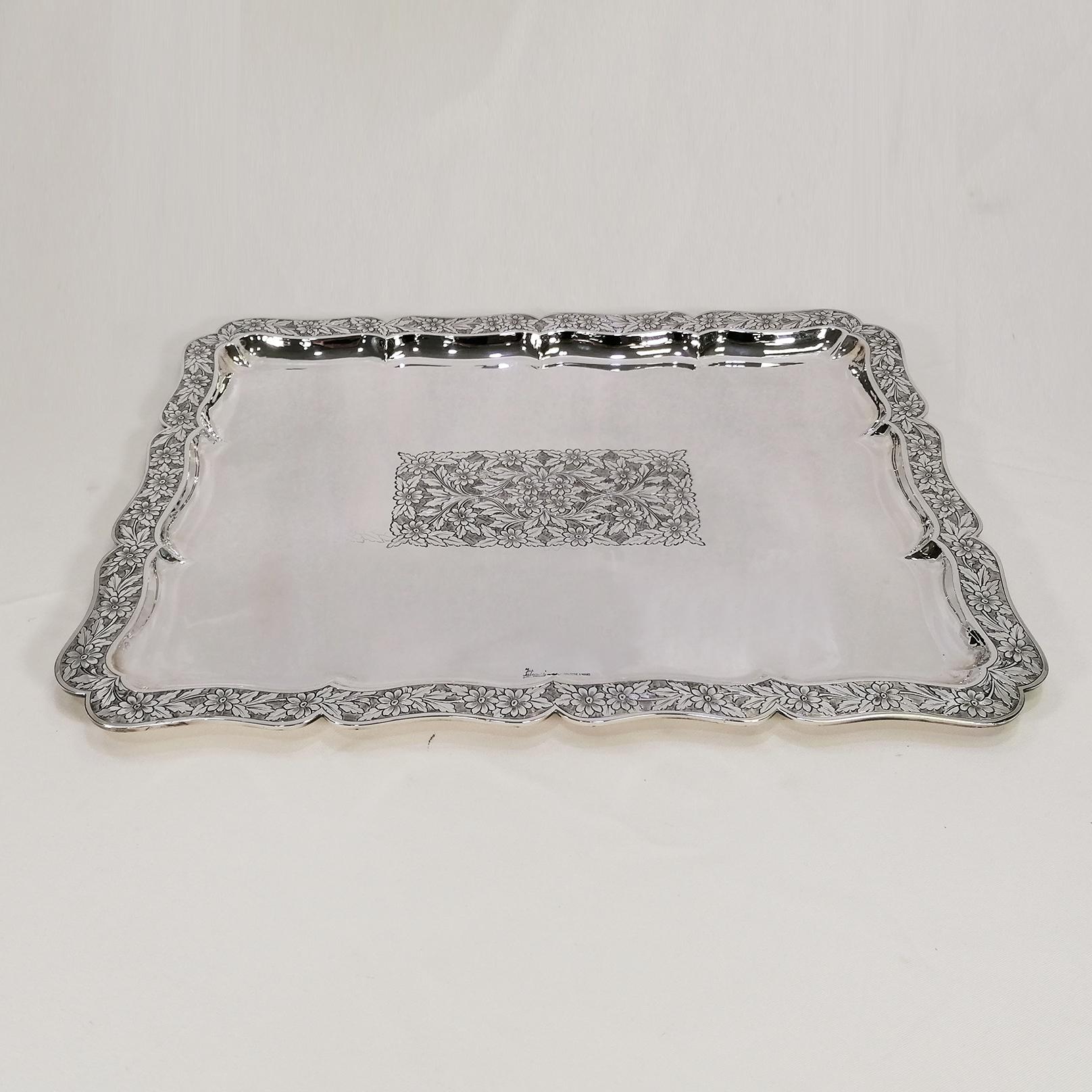 Bandeja barroca de forma rectangular en plata 800 totalmente artesanal.
Bandeja rectangular de chapa 