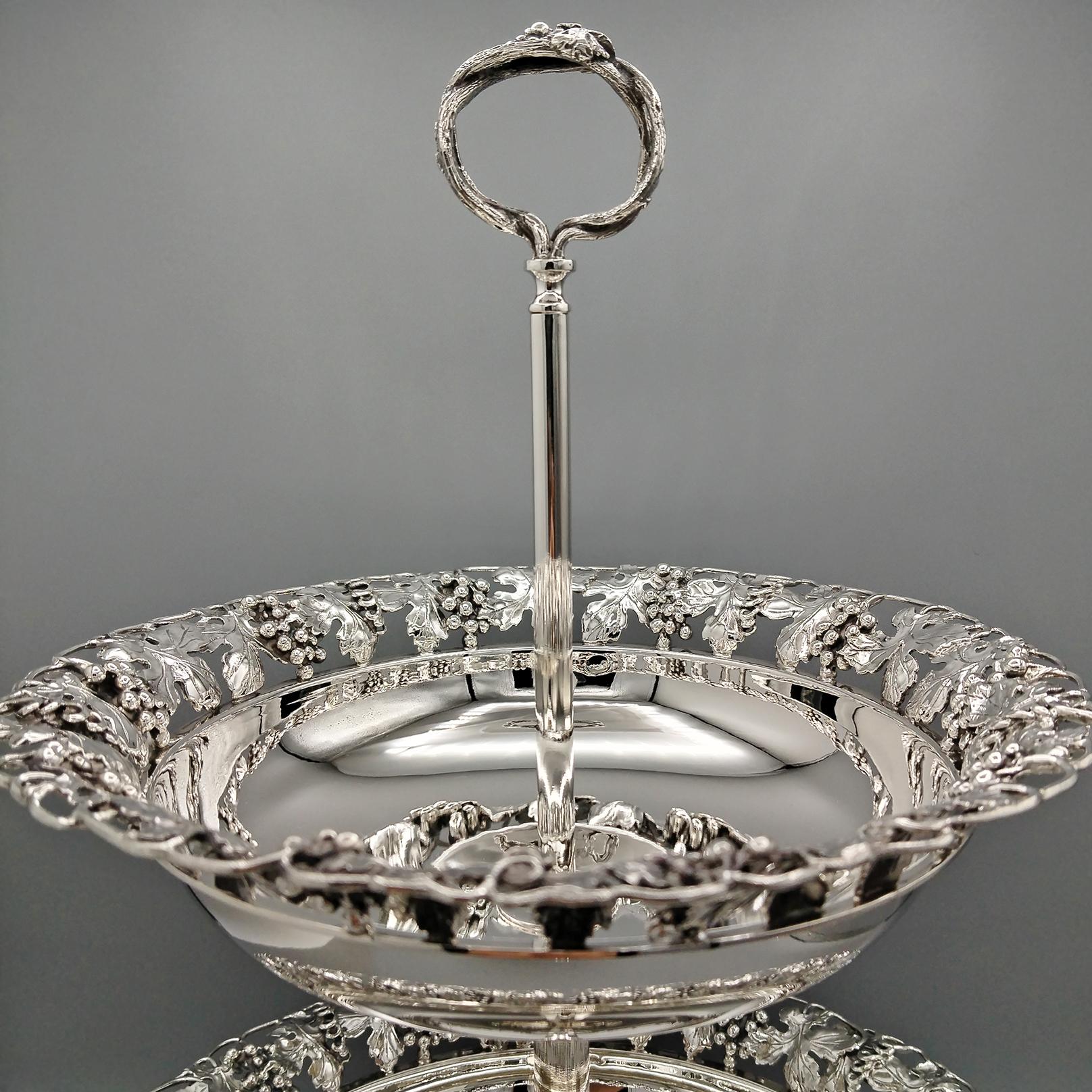 Italian Solid 800 Silver two-tier cake stand with grape shoots, bunches,  leaves In Excellent Condition In VALENZA, IT