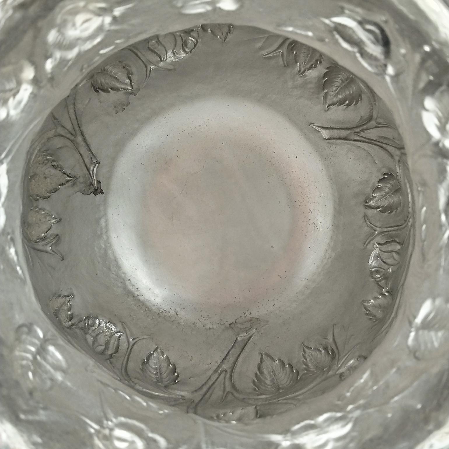 Italian Solid 800 Silver Vase embossed with Roses and Leves in vendita 7