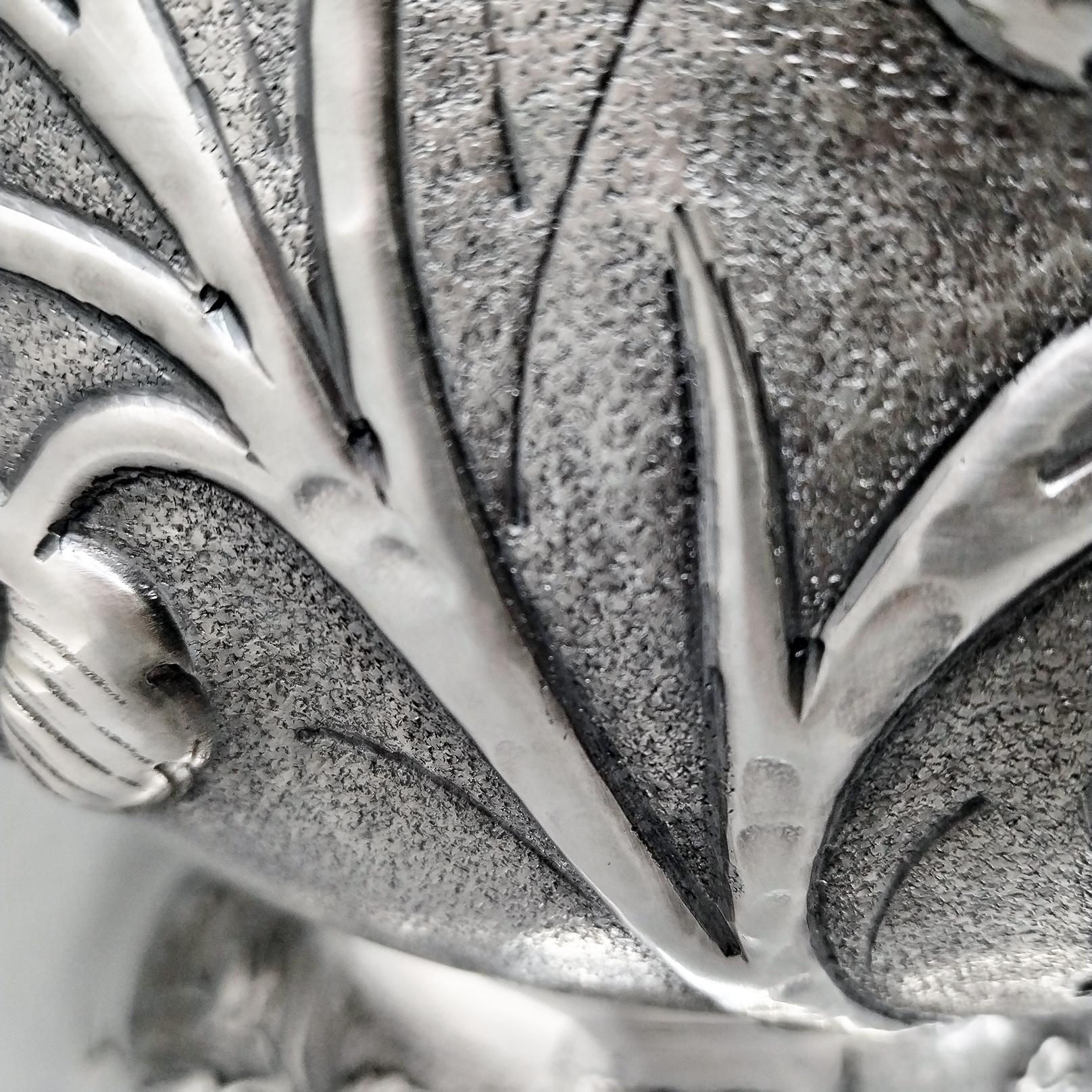 Italian Solid 800 Silver Vase embossed with Roses and Leves in vendita 1