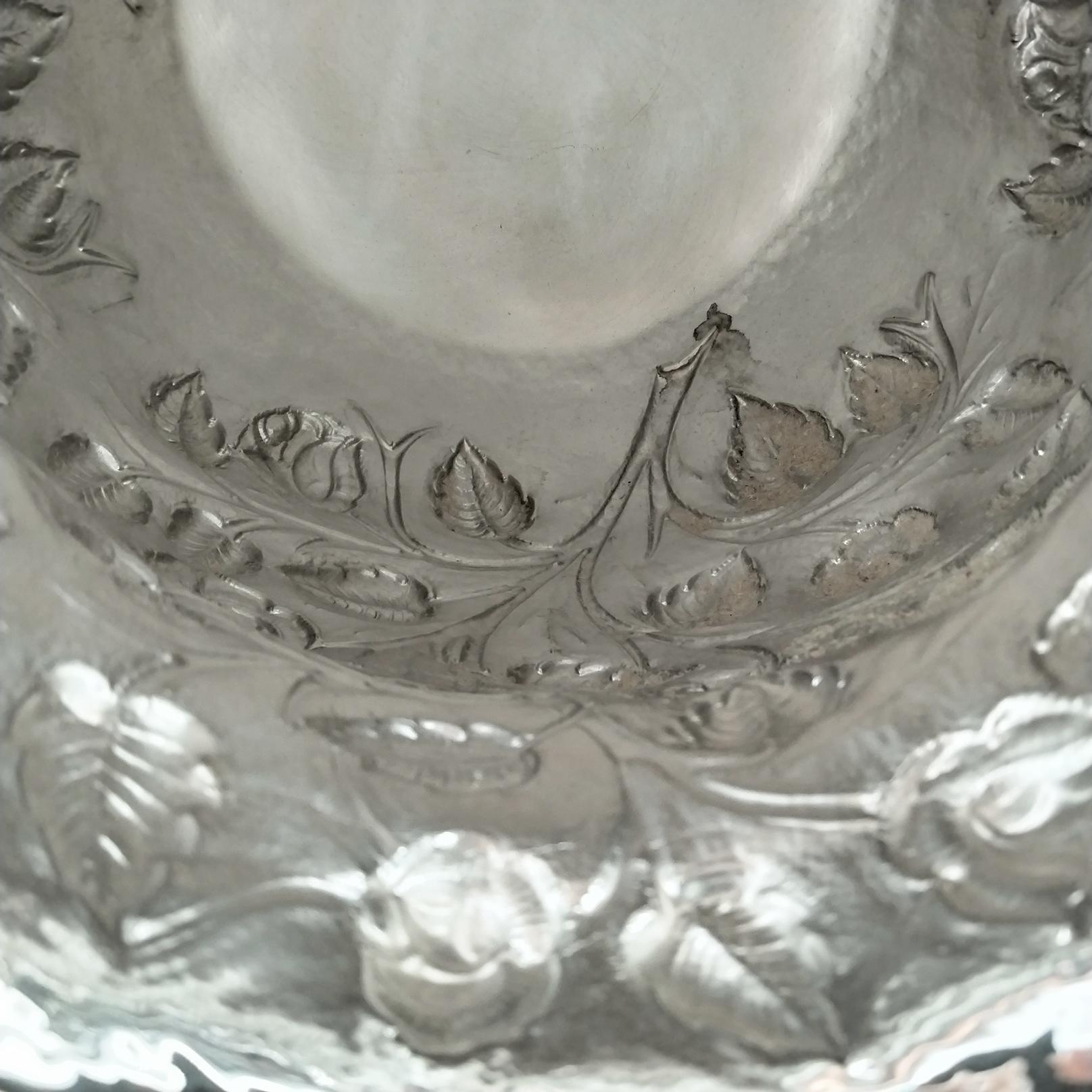 Italian Solid 800 Silver Vase embossed with Roses and Leves in vendita 5