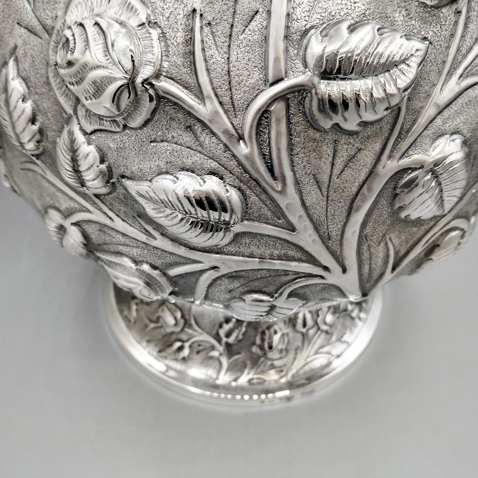 Brunito Italian Solid 800 Silver Vase embossed with Roses and Leves in vendita