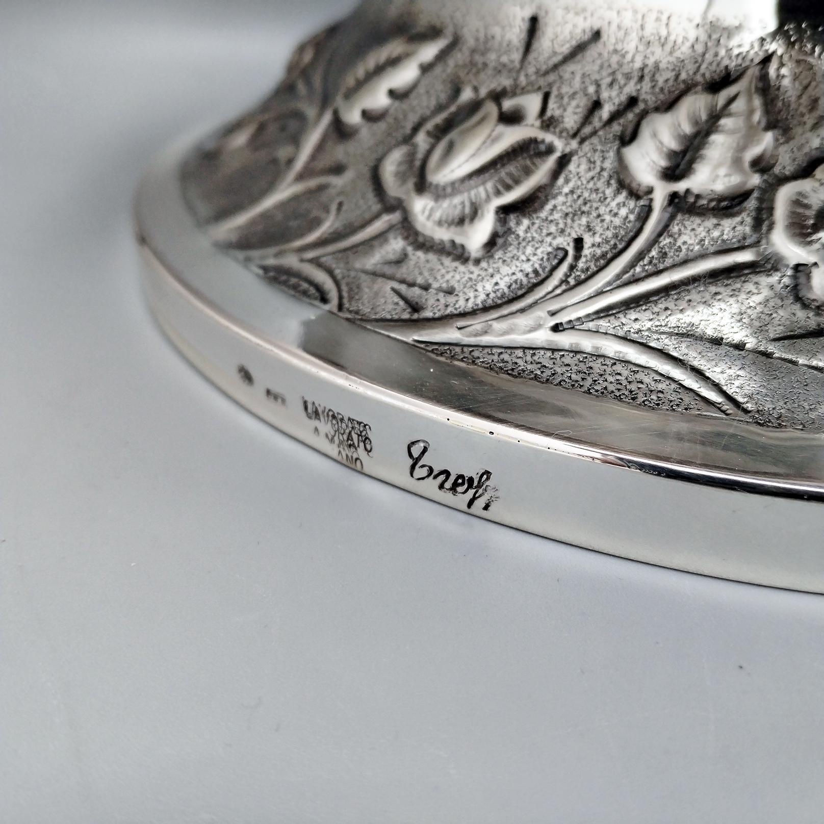 Italienische Vase aus massivem 800er Silber mit geprägten Rosen und Blättern (Handgefertigt) im Angebot
