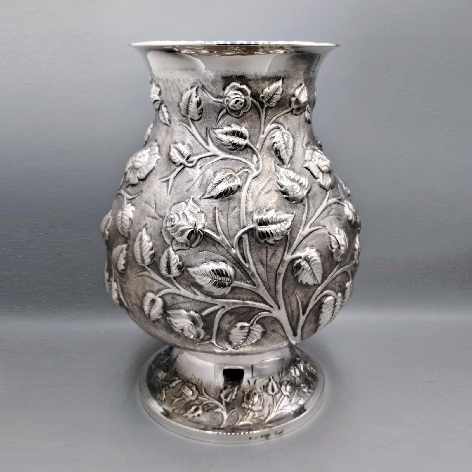 Altro Italian Solid 800 Silver Vase embossed with Roses and Leves in vendita