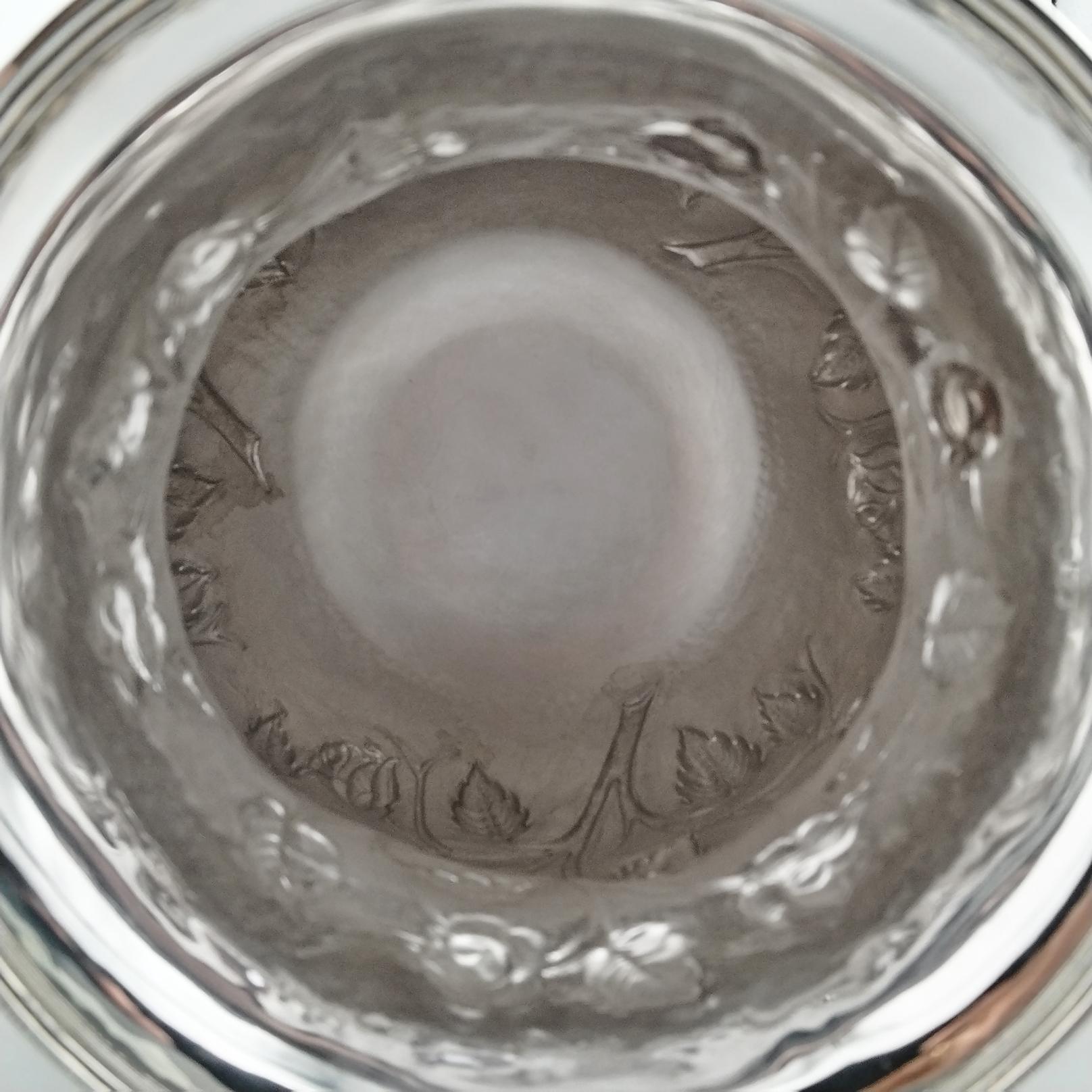 Italienische Vase aus massivem 800er Silber mit geprägten Rosen und Blättern im Angebot 1