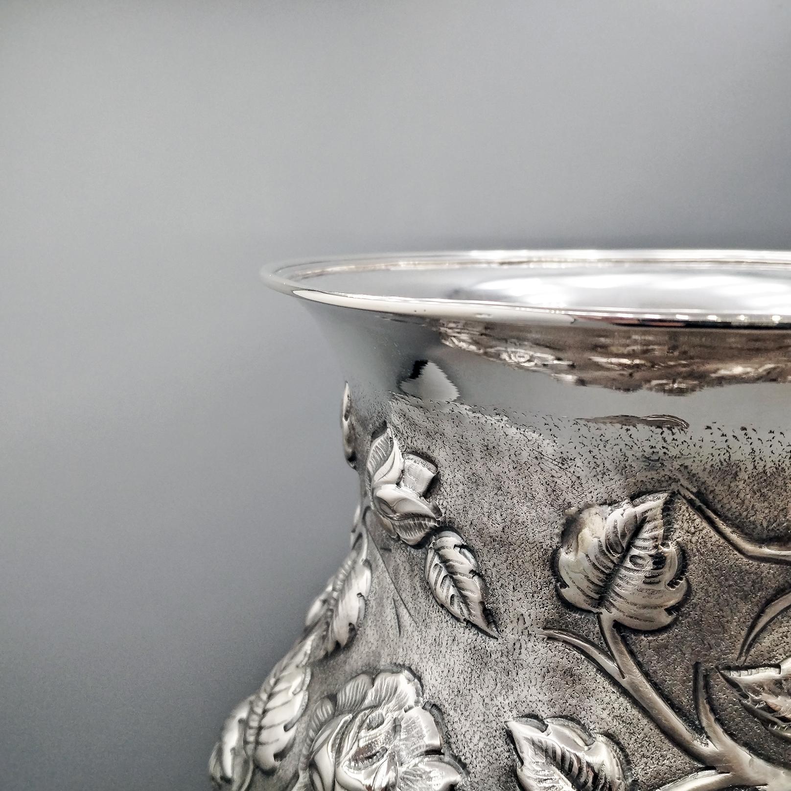 Argento Italian Solid 800 Silver Vase embossed with Roses and Leves in vendita