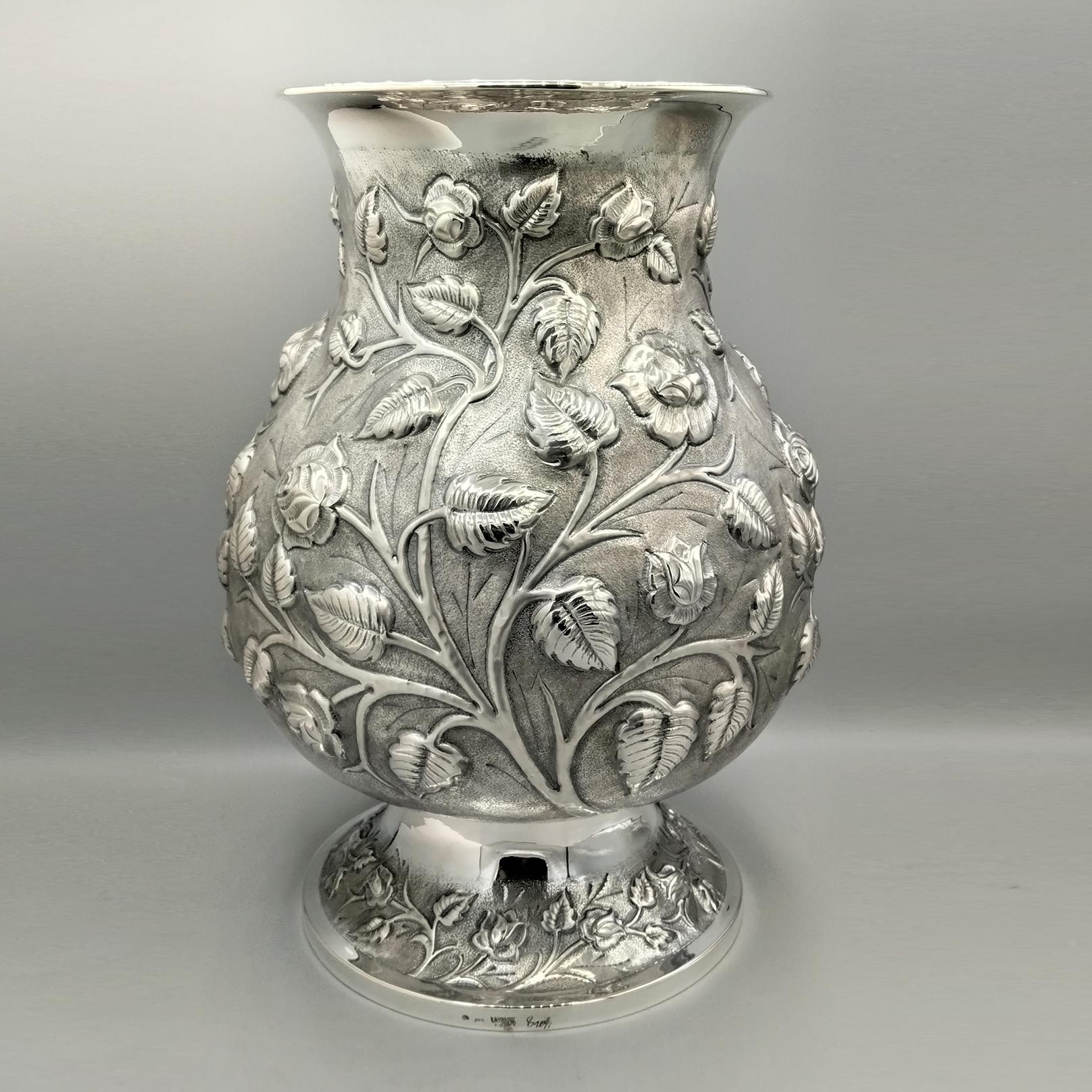 Italian Solid 800 Silver Vase embossed with Roses and Leves in vendita 6