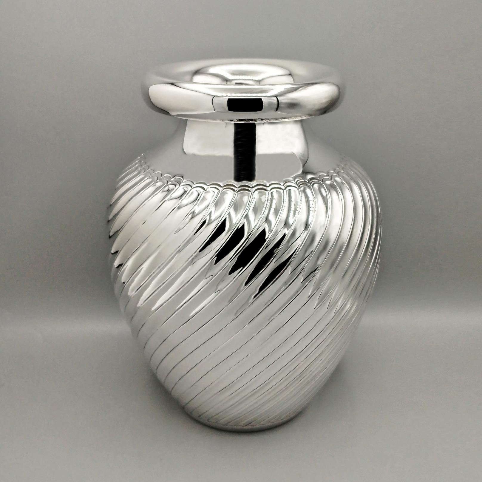 800 silver amphora vase.
The body has been worked with a concave torchon motif, giving the vase a special and lively effect as the small spiral hollows mirror each other.
An engraved frame that follows the torchon workmanship serves as a finish and