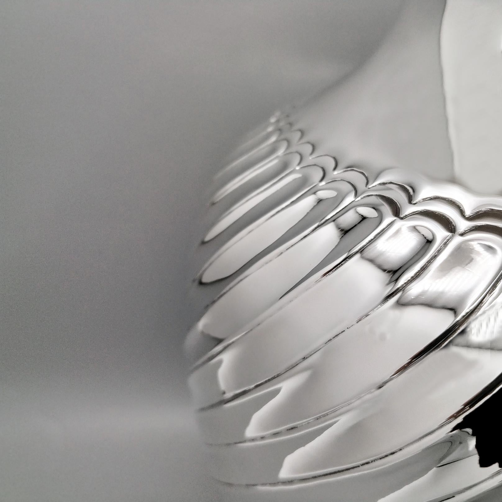 Fatto a mano Italian Solid 800 Silver Vase in vendita