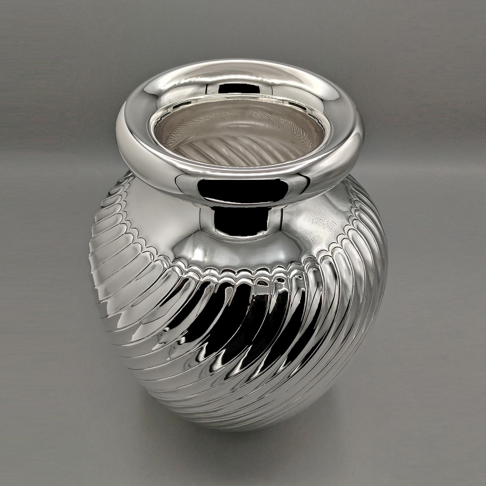 Italian Solid 800 Silver Vase In condizioni Nuovo in vendita a VALENZA, IT