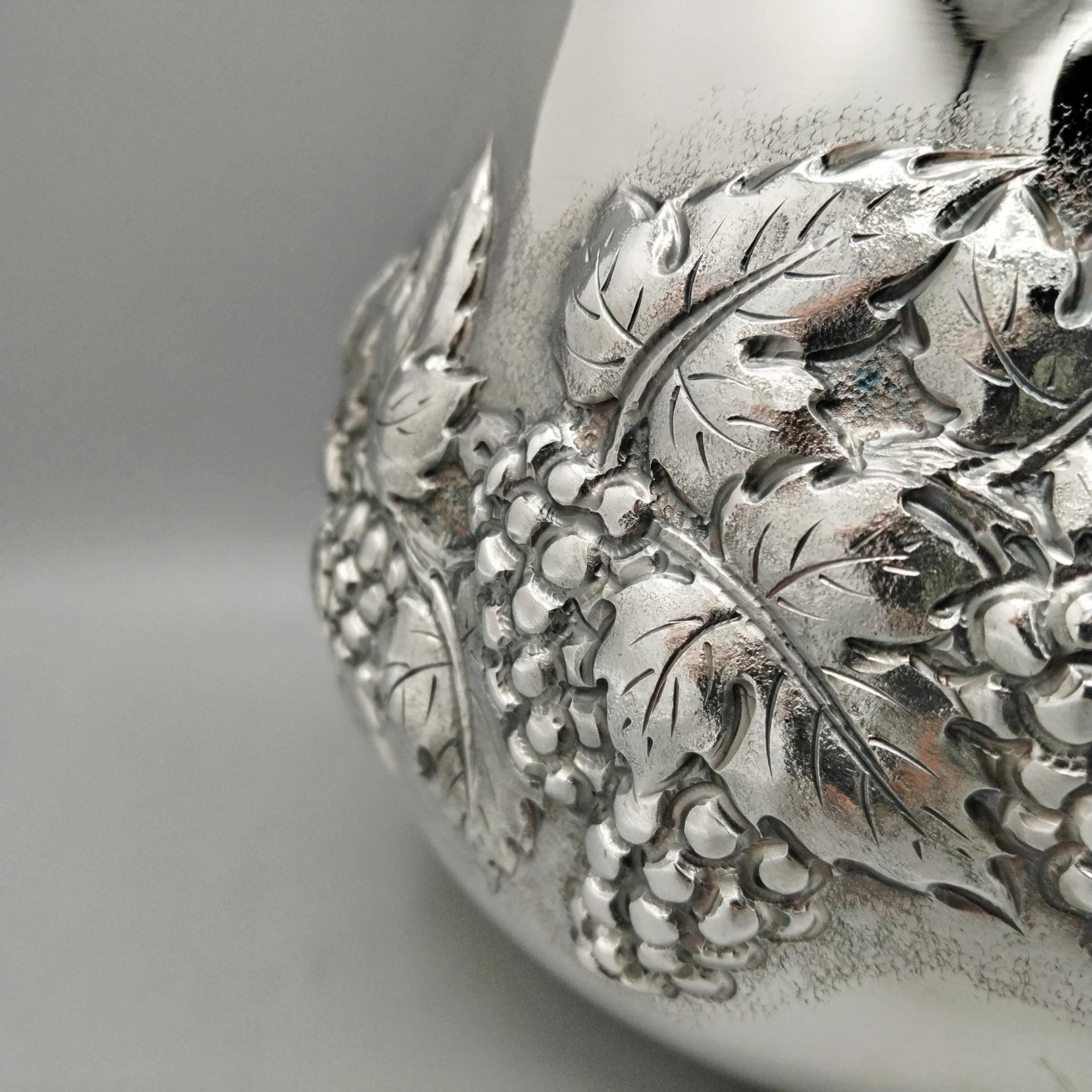 Jarra de vino italiana de plata 800 maciza Late 20th Century en venta
