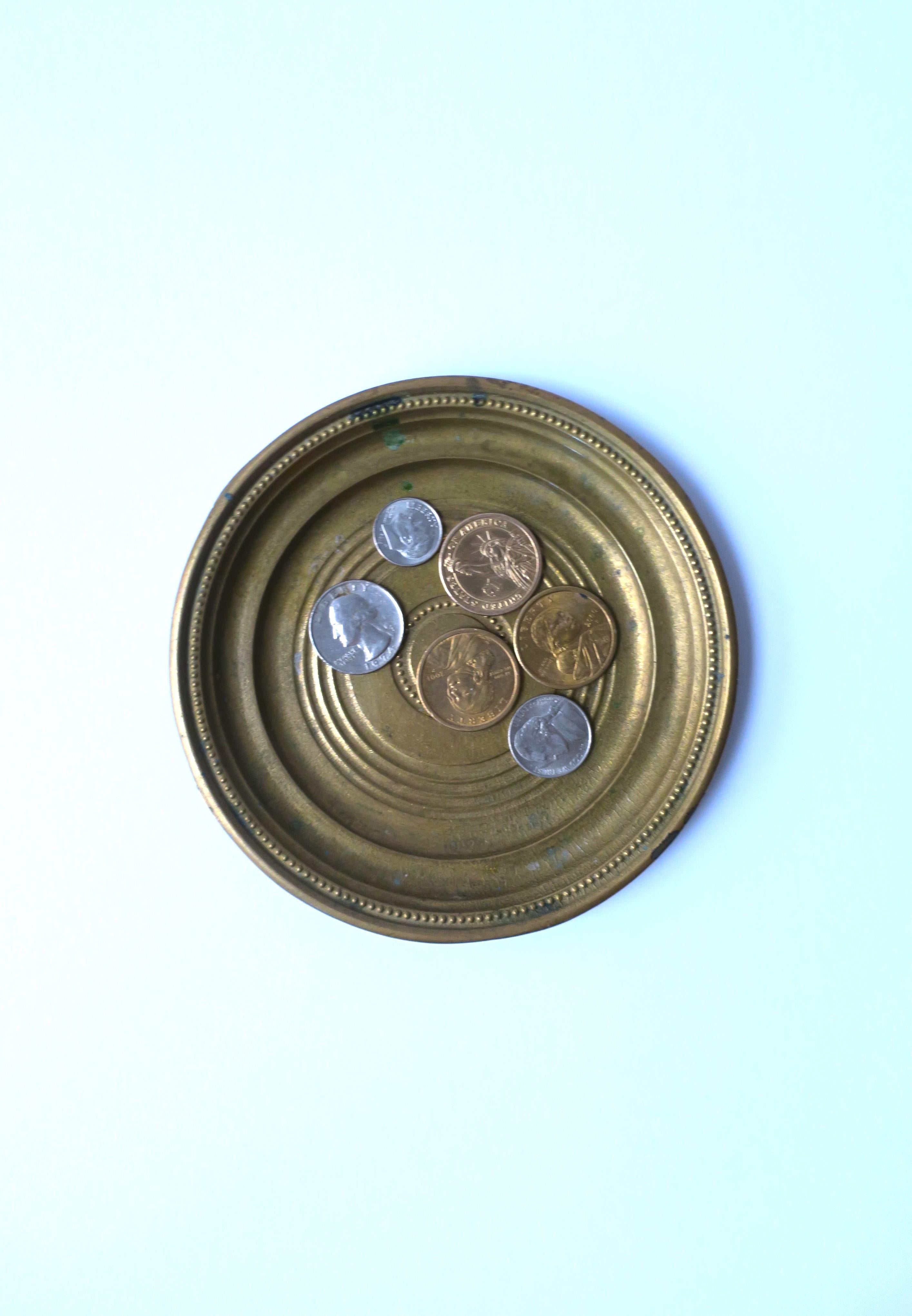 Italian Solid Brass Catchall Vide-Poche Dish In Good Condition For Sale In New York, NY