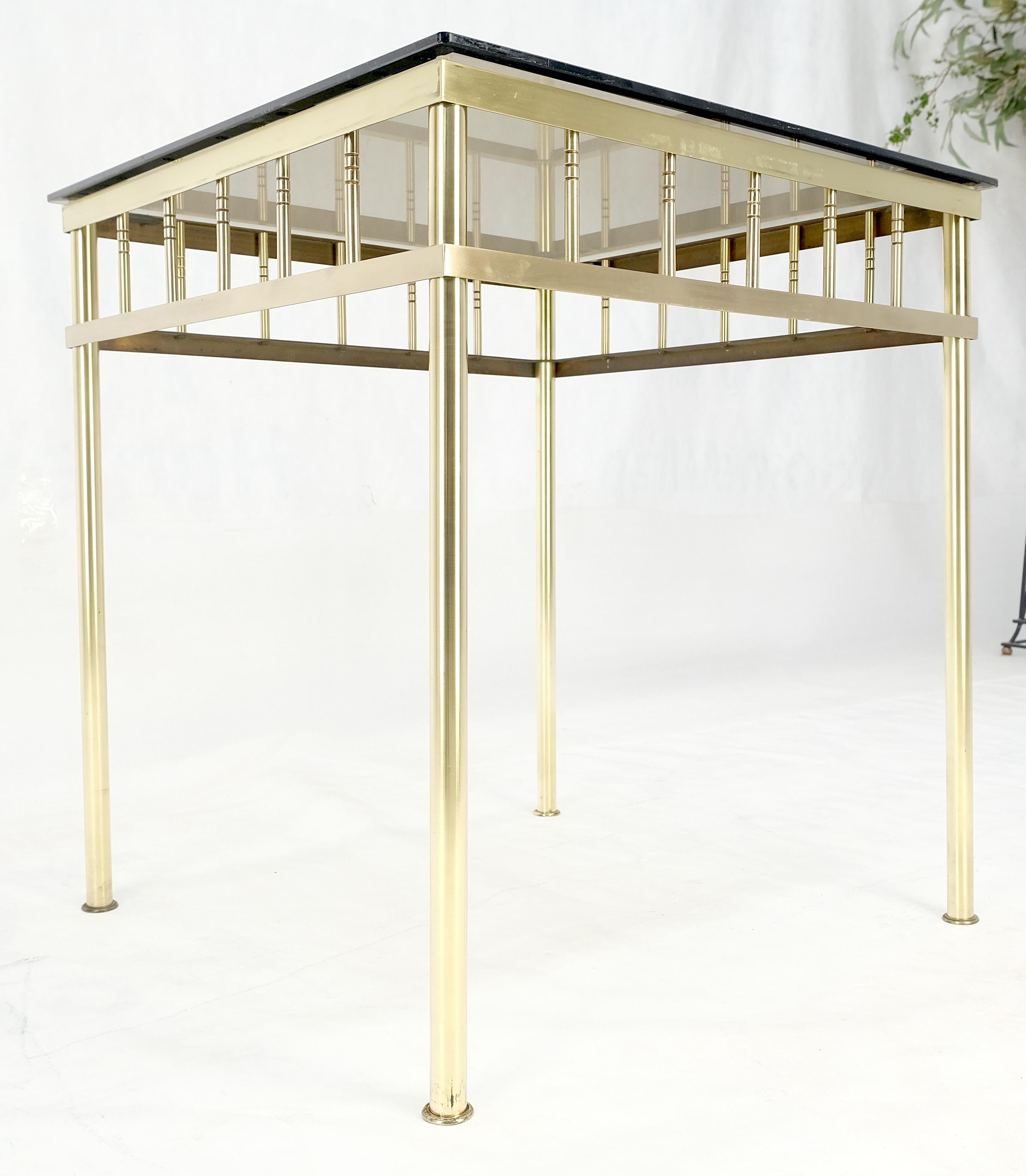Lampe d'appoint italienne en laiton massif profilé et verre fumé carré Occasionnel  Tableau en vente 7